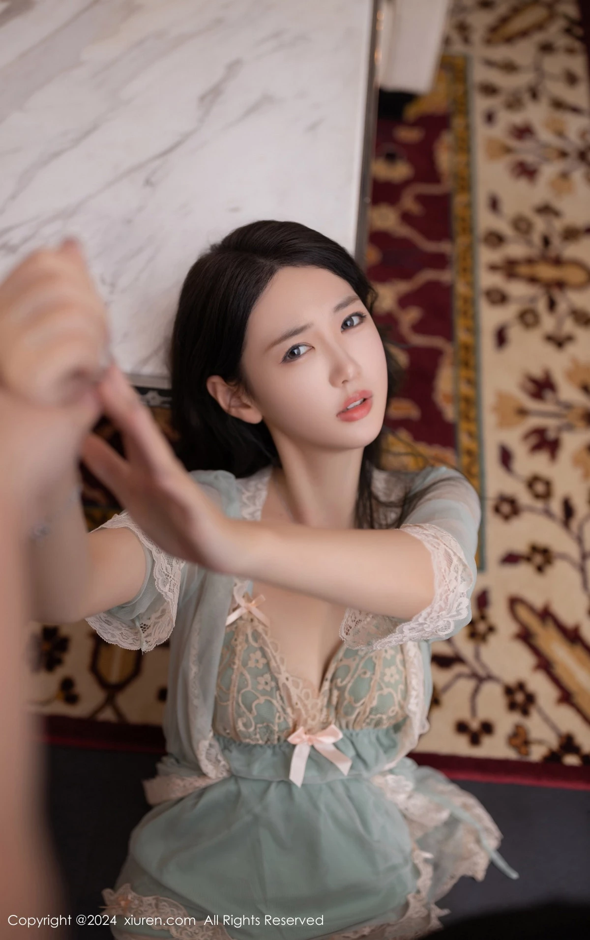 [[XiuRen秀人网]秀人网]No.9069_模特唐安琪外卖主题性感浅色蕾丝连衣裙配超薄肉丝完美诱惑写真81P