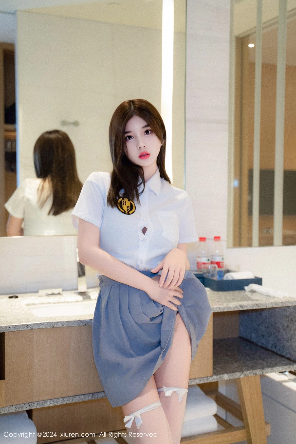 [[XiuRen秀人网]秀人网]No.9066_模特周jojobaby性感白T露蕾丝内衣配白丝袜秀丰腴翘臀诱惑写真83P