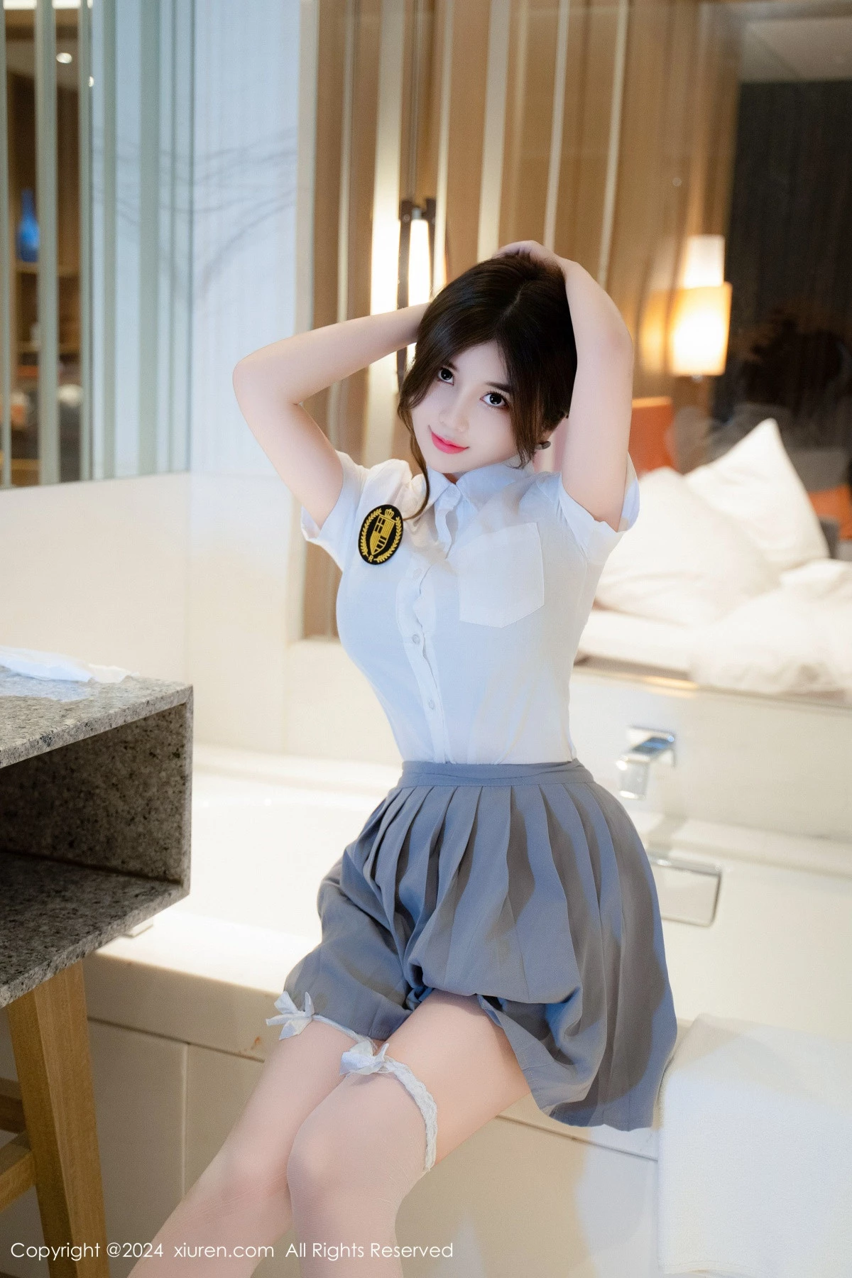 [[XiuRen秀人网]秀人网]No.9066_模特周jojobaby性感白T露蕾丝内衣配白丝袜秀丰腴翘臀诱惑写真83P