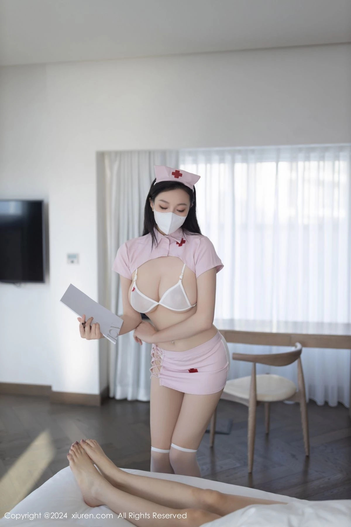 [[XiuRen秀人网]秀人网]No.9075_模特安然anran性感粉色护士制服露白色内衣配白丝袜撩人诱惑写真80P