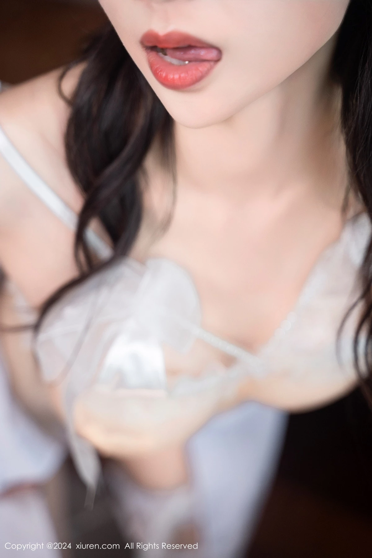 [[XiuRen秀人网]秀人网]No.9077_模特宝宝甜性感白色护士制服露情趣内衣配白丝袜秀美腿诱惑写真84P