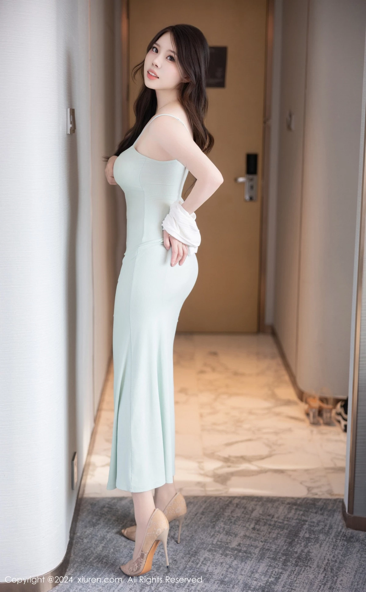 [[XiuRen秀人网]秀人网]No.9080_模特白茹雪abby性感浅色连衣长裙配超薄肉丝秀丰腴身材诱惑写真83P