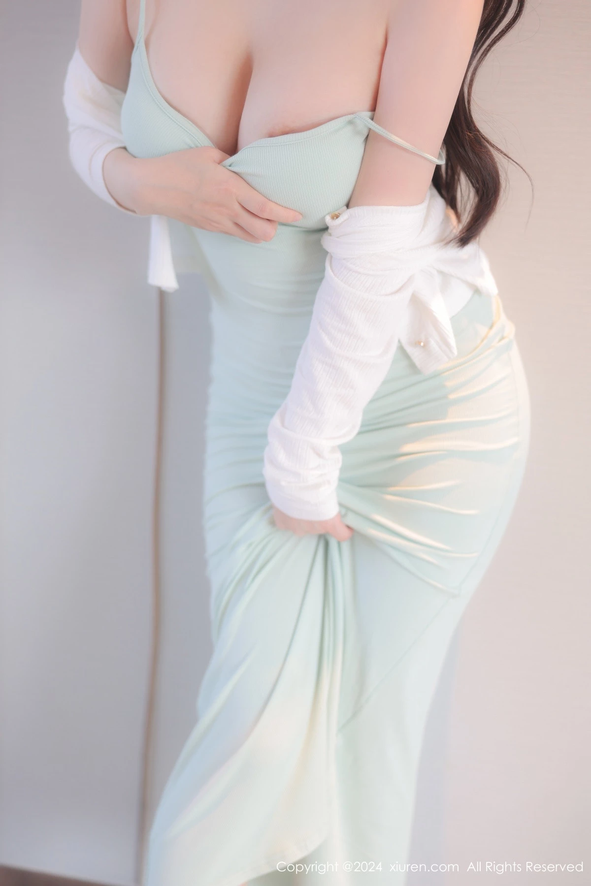 [[XiuRen秀人网]秀人网]No.9080_模特白茹雪abby性感浅色连衣长裙配超薄肉丝秀丰腴身材诱惑写真83P