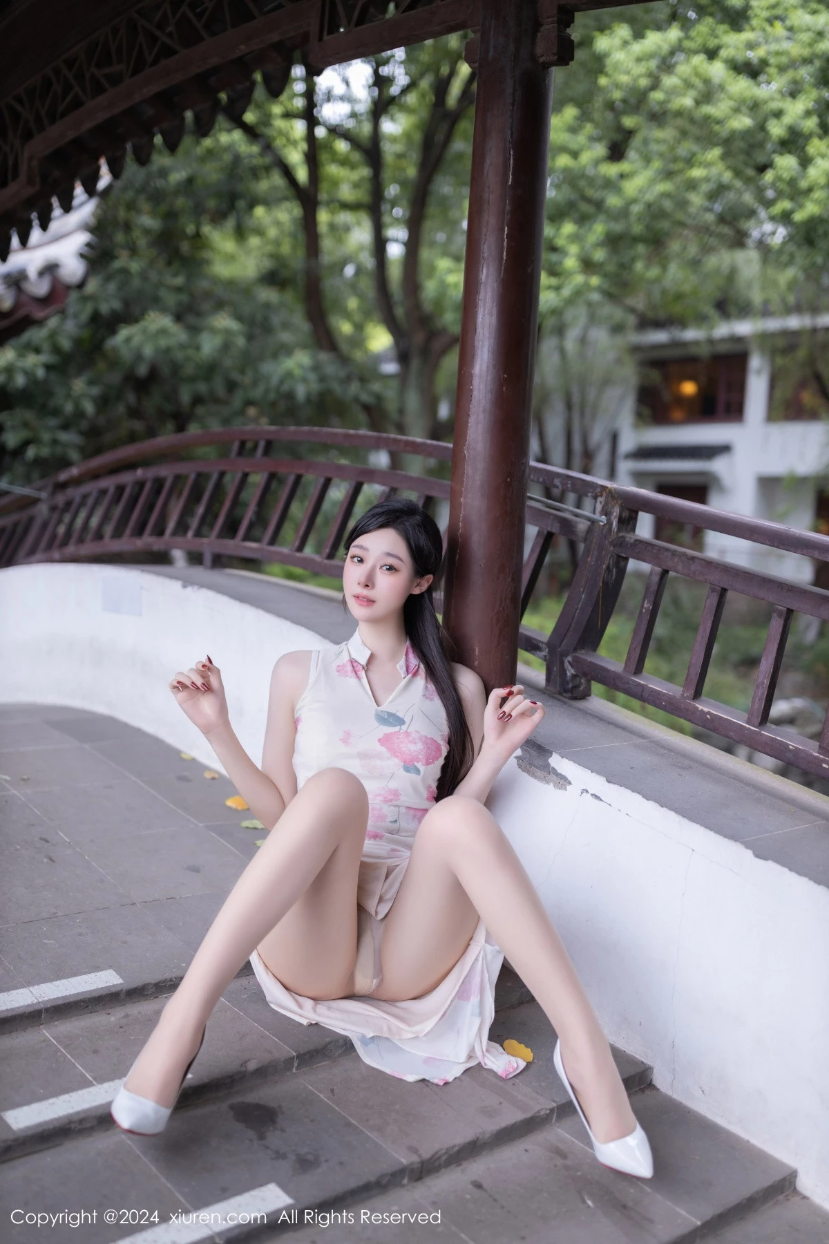 [[XiuRen秀人网]秀人网]No.9087_模特小逗逗性感粉色图案连衣裙配超薄肉丝秀曼妙身姿诱惑写真79P