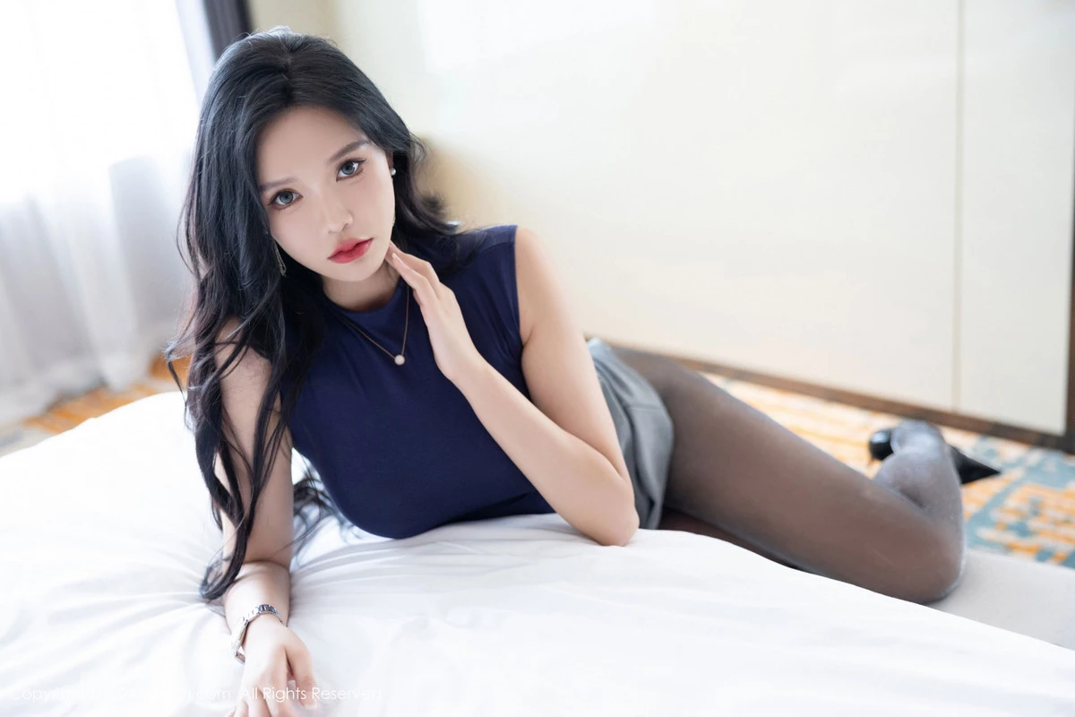 [[XiuRen秀人网]秀人网]No.9082_模特娜比性感蓝色T恤配超薄黑丝露蓝色内衣秀凹凸身材诱惑写真86P