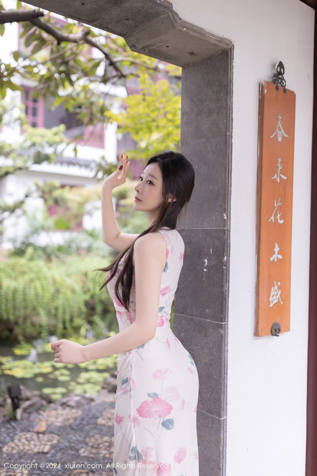 [[XiuRen秀人网]秀人网]No.9087_模特小逗逗性感粉色图案连衣裙配超薄肉丝秀曼妙身姿诱惑写真79P