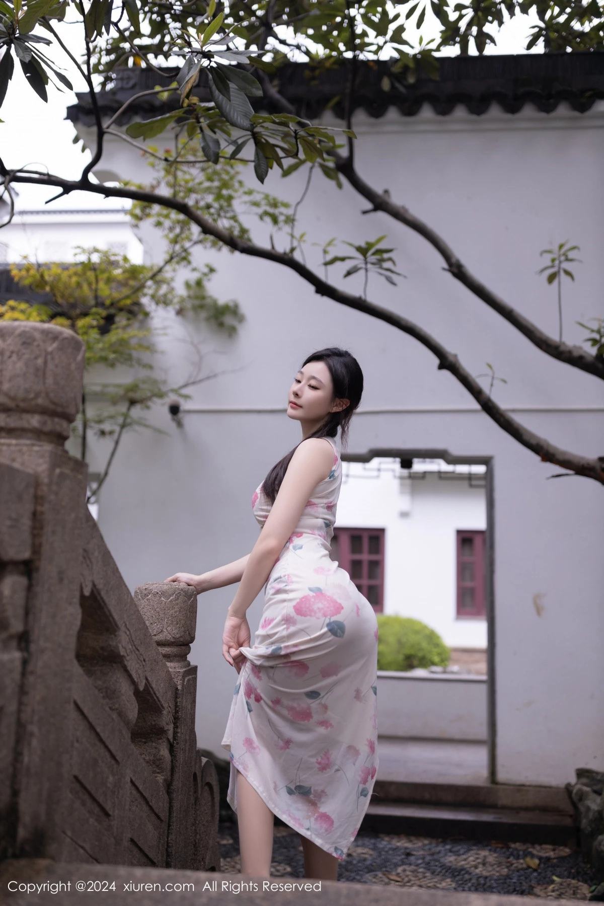 [[XiuRen秀人网]秀人网]No.9087_模特小逗逗性感粉色图案连衣裙配超薄肉丝秀曼妙身姿诱惑写真79P