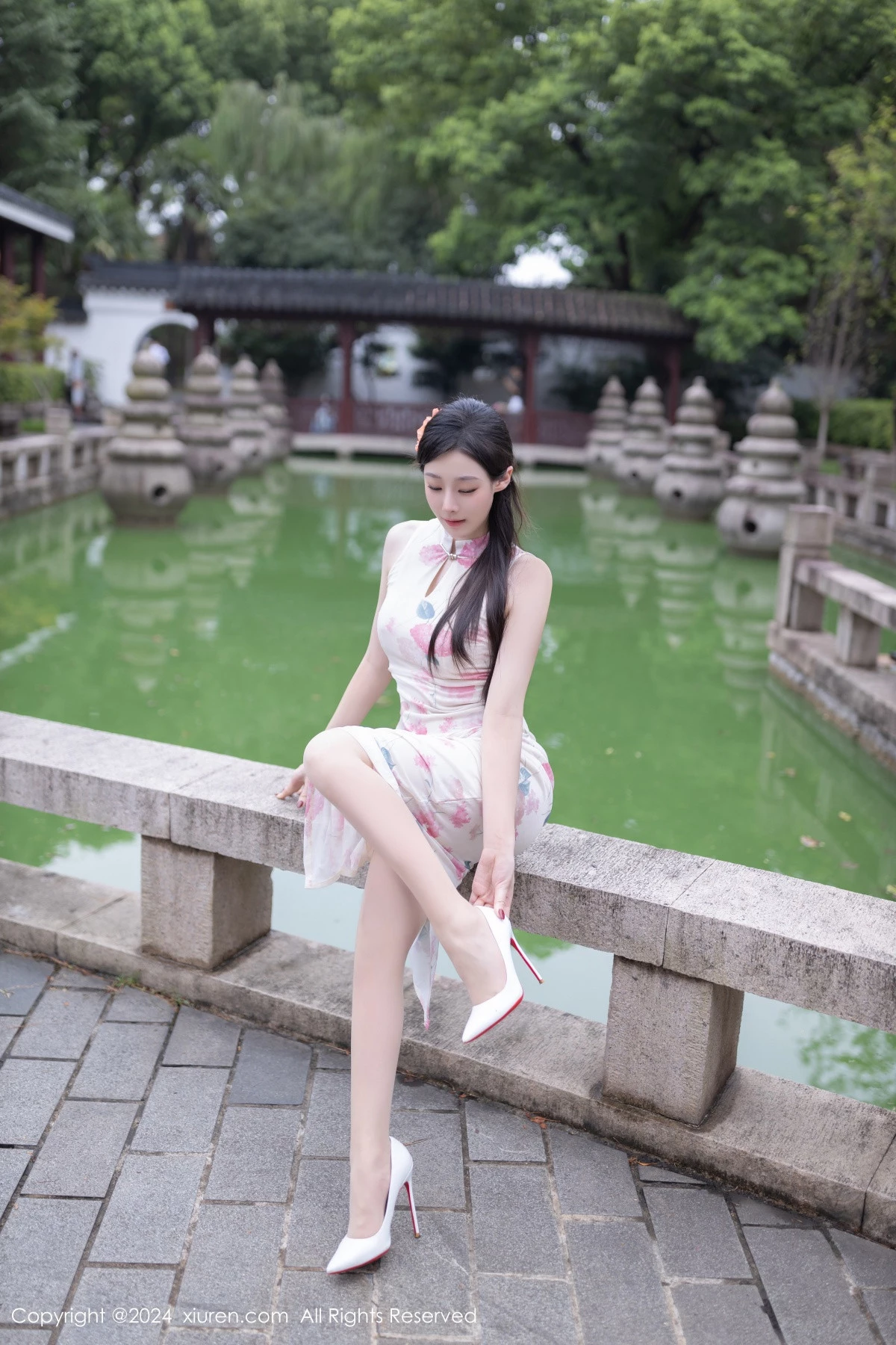 [[XiuRen秀人网]秀人网]No.9087_模特小逗逗性感粉色图案连衣裙配超薄肉丝秀曼妙身姿诱惑写真79P