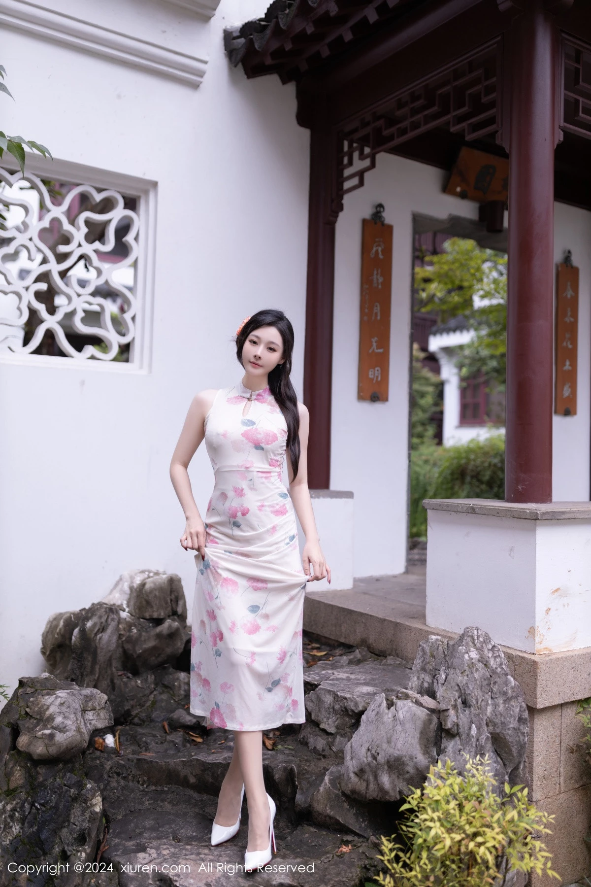 [[XiuRen秀人网]秀人网]No.9087_模特小逗逗性感粉色图案连衣裙配超薄肉丝秀曼妙身姿诱惑写真79P
