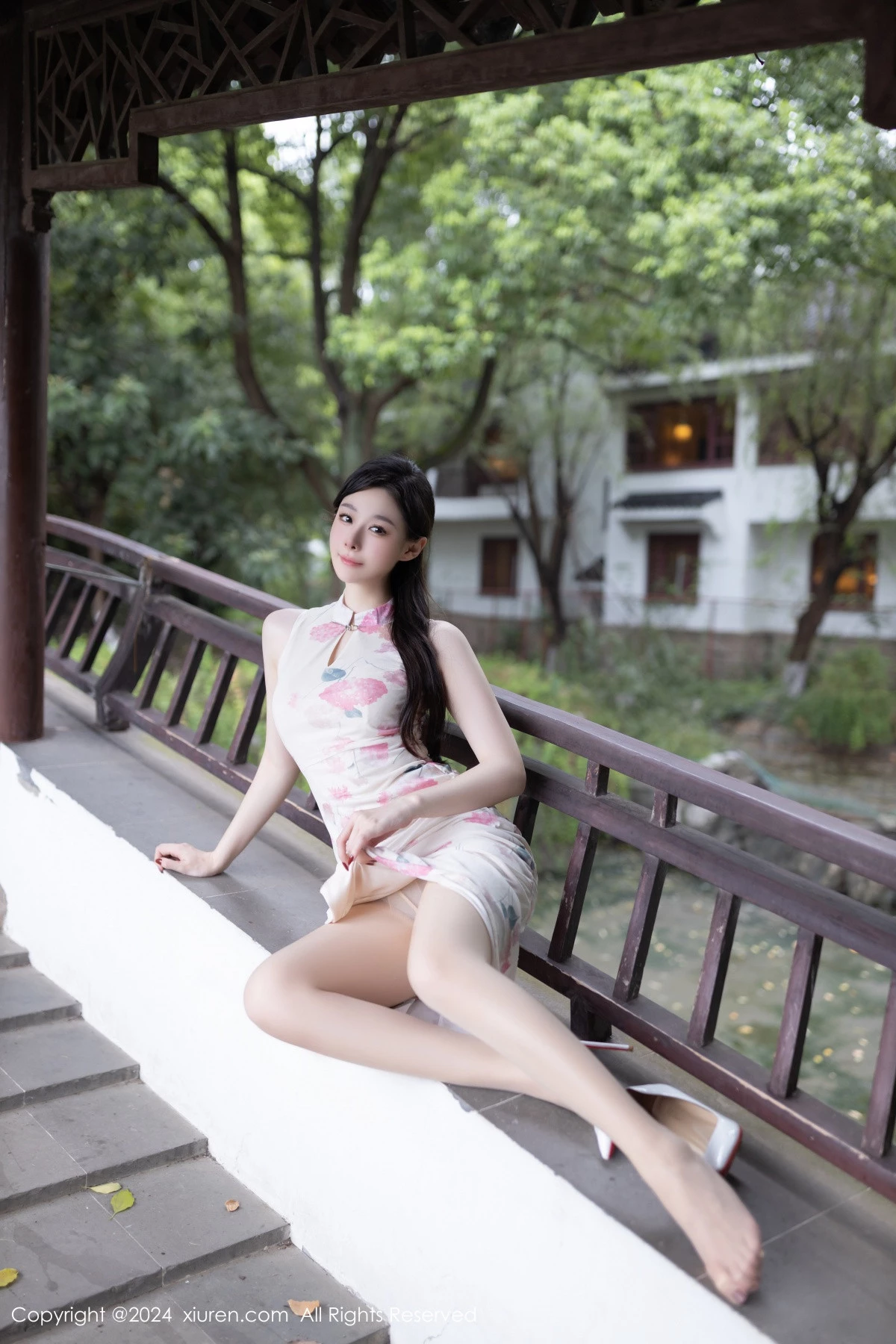 [[XiuRen秀人网]秀人网]No.9087_模特小逗逗性感粉色图案连衣裙配超薄肉丝秀曼妙身姿诱惑写真79P