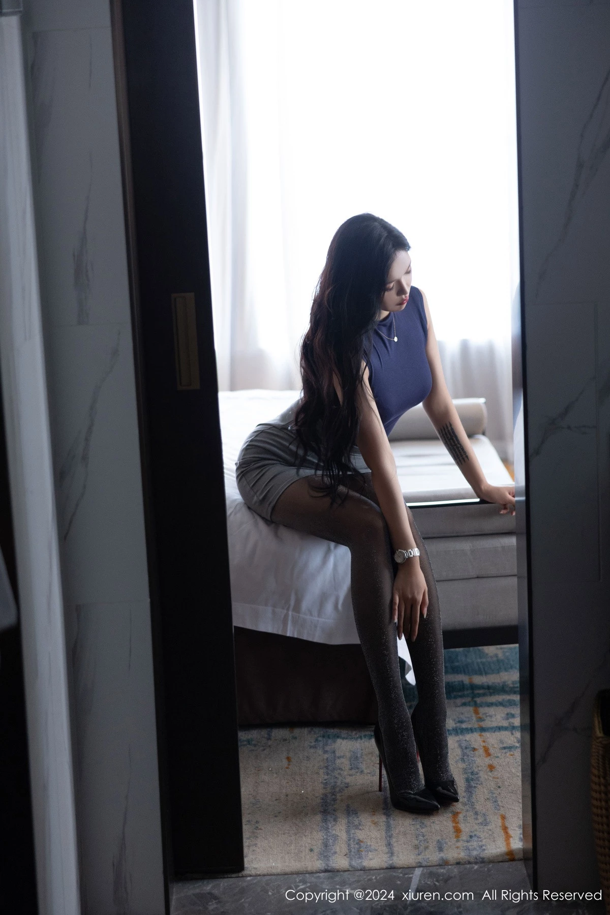 [[XiuRen秀人网]秀人网]No.9082_模特娜比性感蓝色T恤配超薄黑丝露蓝色内衣秀凹凸身材诱惑写真86P