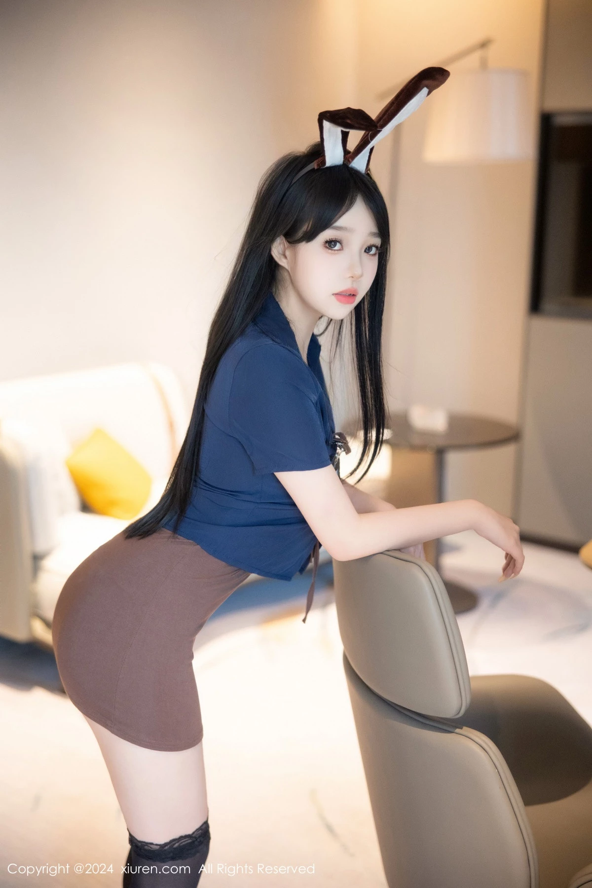 [[XiuRen秀人网]秀人网]No.9083_模特黎秋秋私房性感深蓝OL服饰配超薄黑丝秀完美身材诱惑写真81P