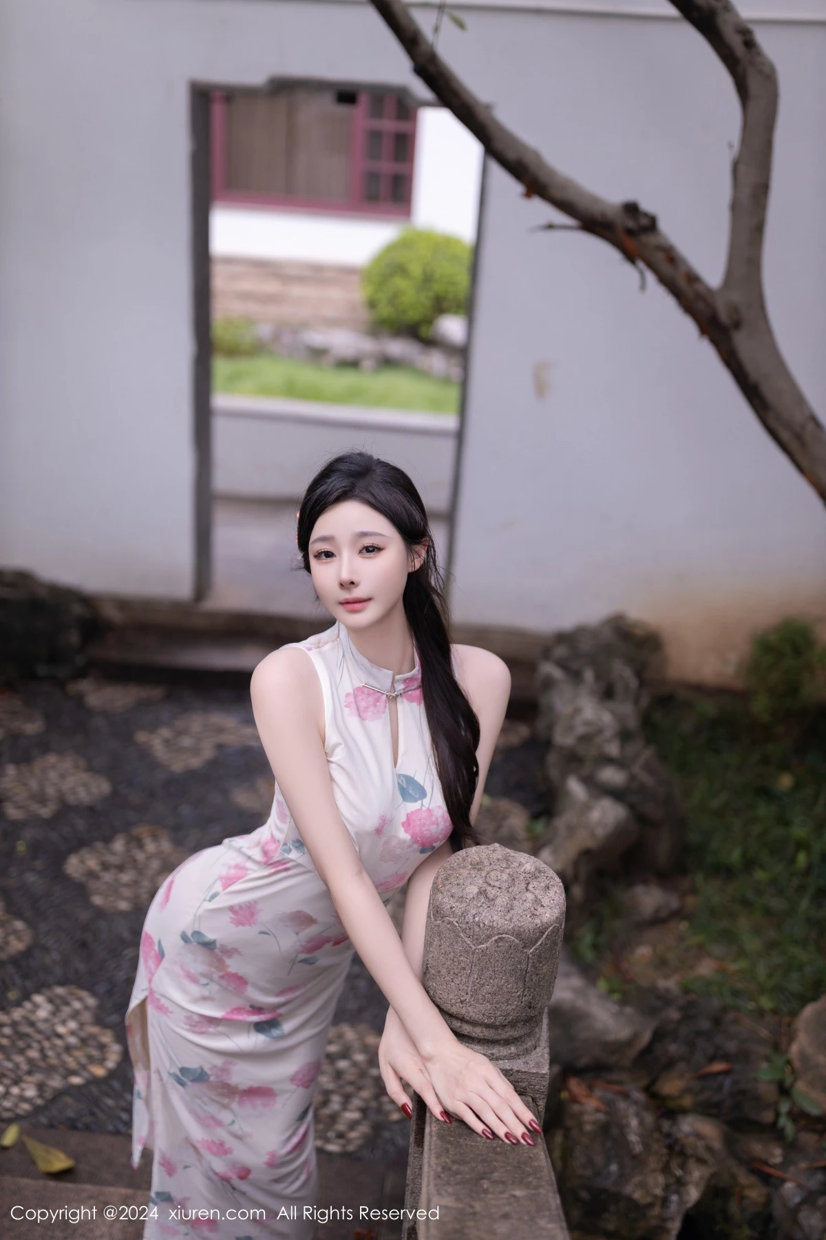 [[XiuRen秀人网]秀人网]No.9087_模特小逗逗性感粉色图案连衣裙配超薄肉丝秀曼妙身姿诱惑写真79P