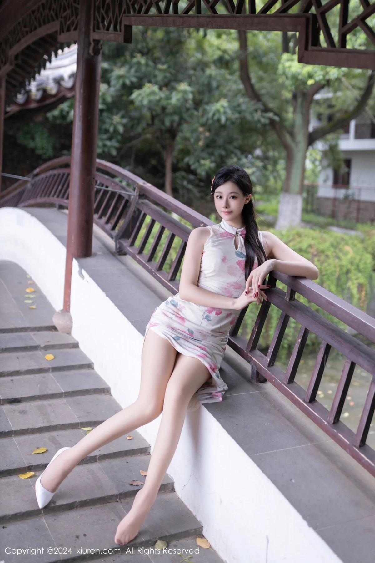 [[XiuRen秀人网]秀人网]No.9087_模特小逗逗性感粉色图案连衣裙配超薄肉丝秀曼妙身姿诱惑写真79P