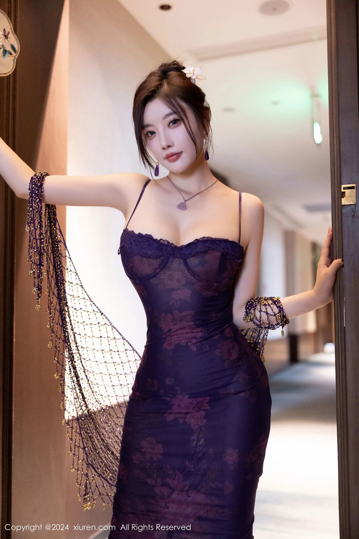 [[XiuRen秀人网]秀人网]No.9092_女神杨晨晨Yome性感紫色情趣服配紫色丝袜秀丰腴身材诱惑写真80P