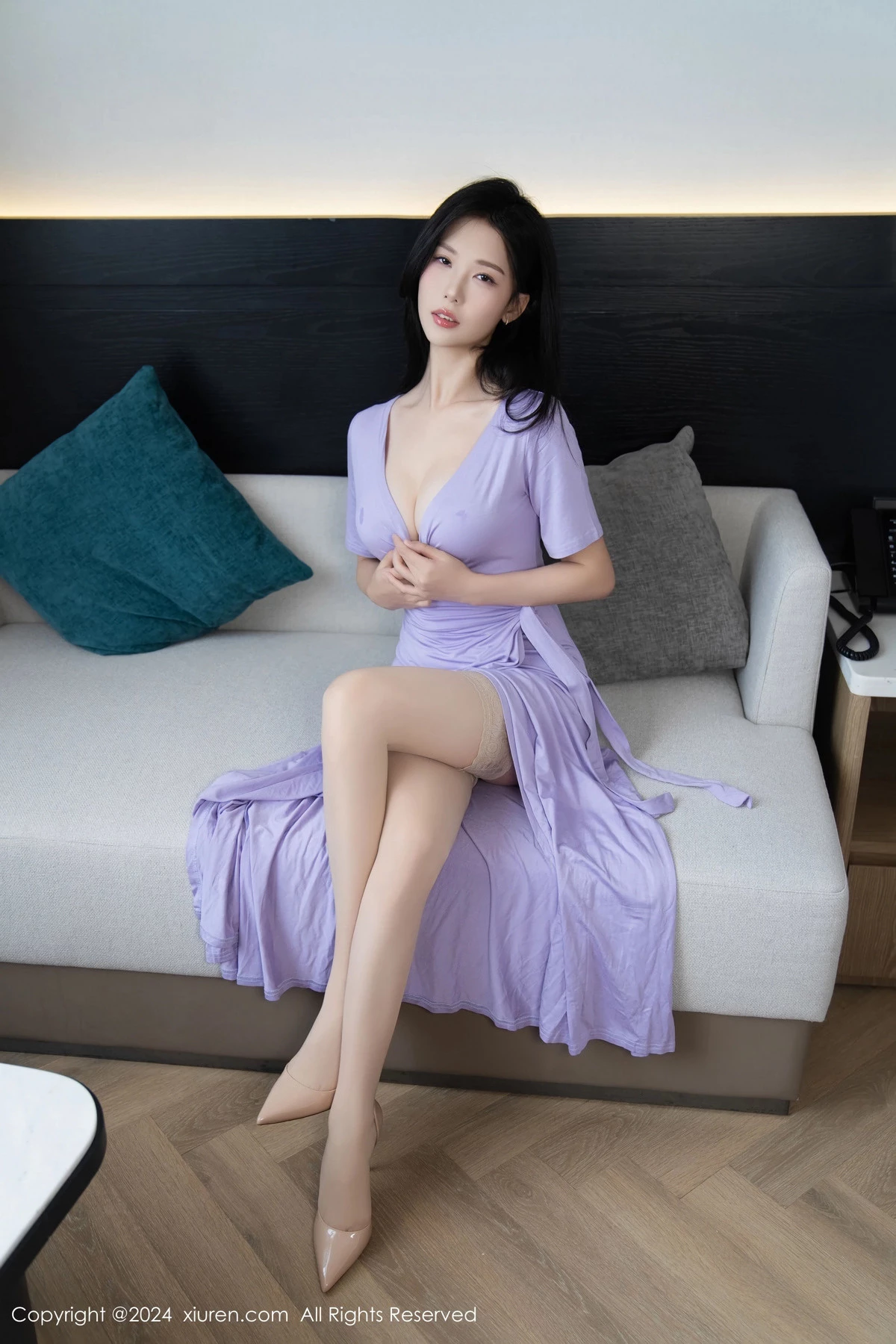 [[XiuRen秀人网]秀人网]No.9094_模特利世性感紫色连衣裙露灰色内衣配肉丝袜秀曼妙身姿诱惑写真100P