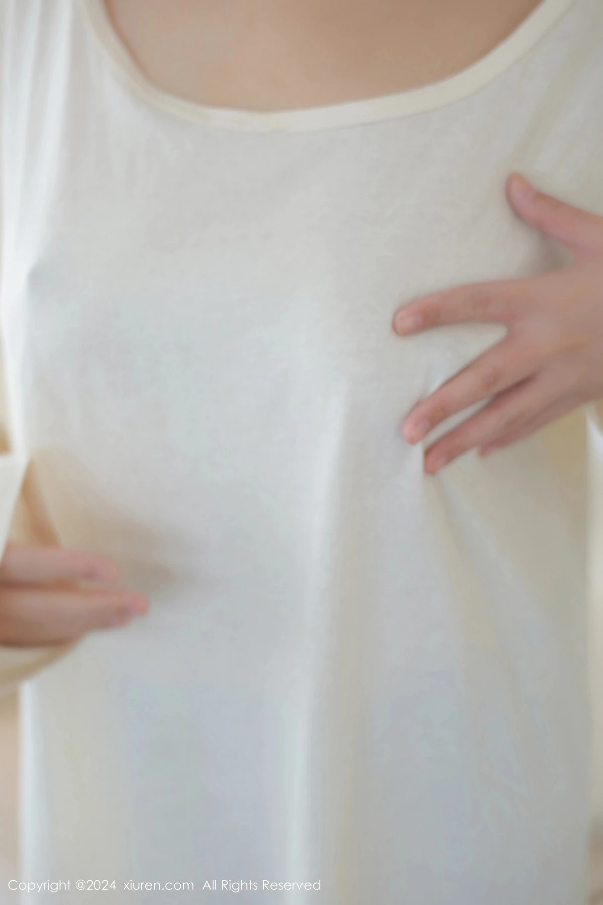 [[XiuRen秀人网]秀人网]No.9089_模特柚柚小奶瓶性感浅色服饰配超薄黑丝秀凹凸身材撩人诱惑写真81P