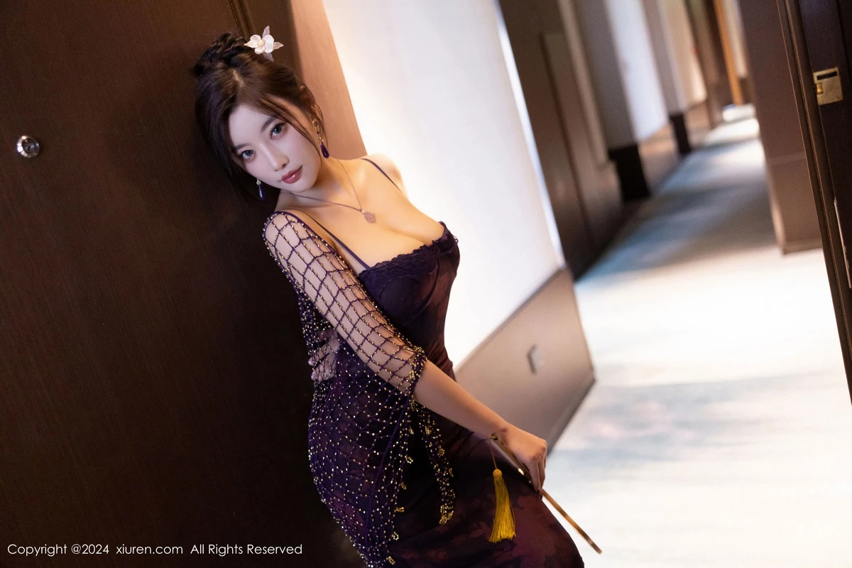[[XiuRen秀人网]秀人网]No.9092_女神杨晨晨Yome性感紫色情趣服配紫色丝袜秀丰腴身材诱惑写真80P