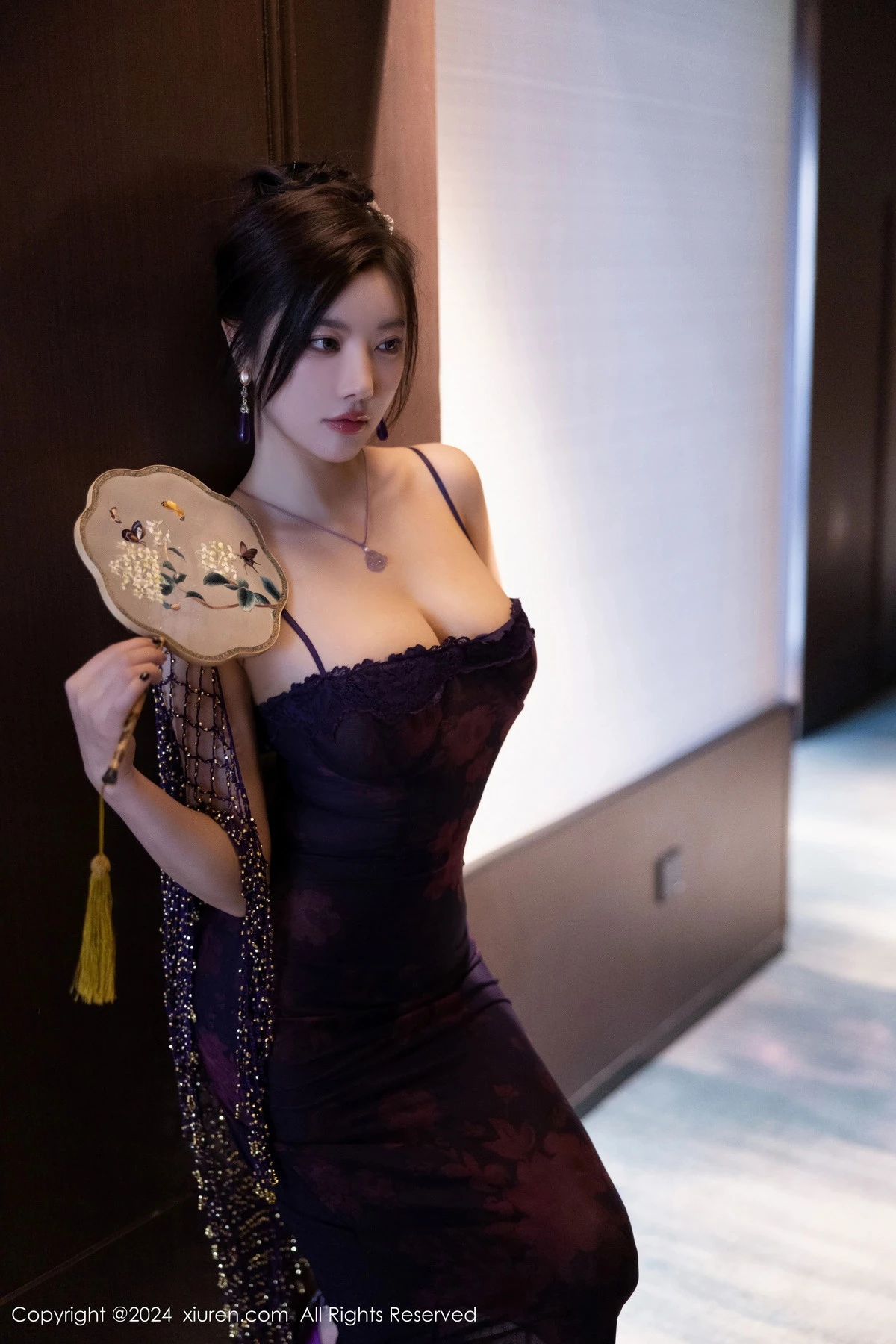 [[XiuRen秀人网]秀人网]No.9092_女神杨晨晨Yome性感紫色情趣服配紫色丝袜秀丰腴身材诱惑写真80P