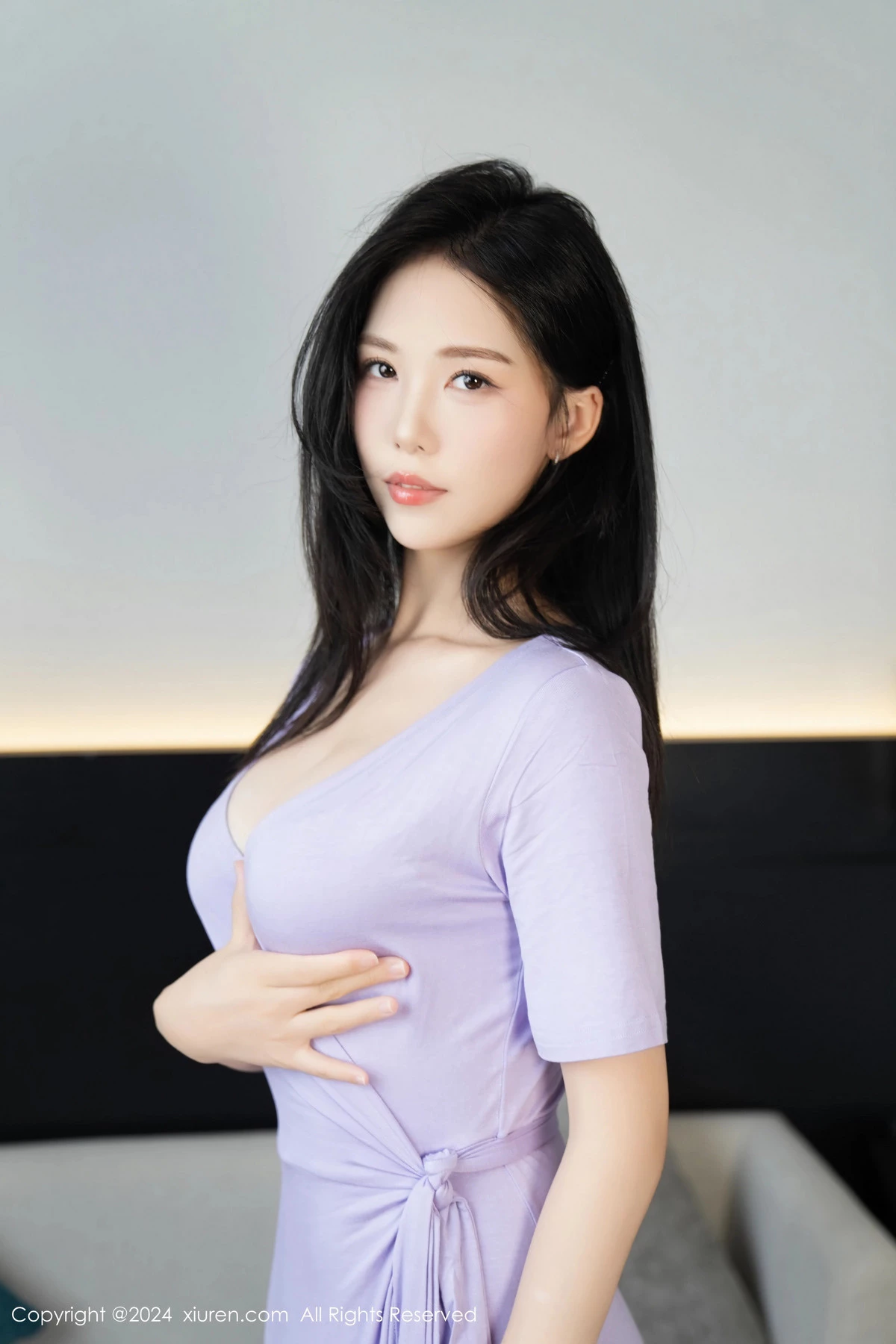 [[XiuRen秀人网]秀人网]No.9094_模特利世性感紫色连衣裙露灰色内衣配肉丝袜秀曼妙身姿诱惑写真100P