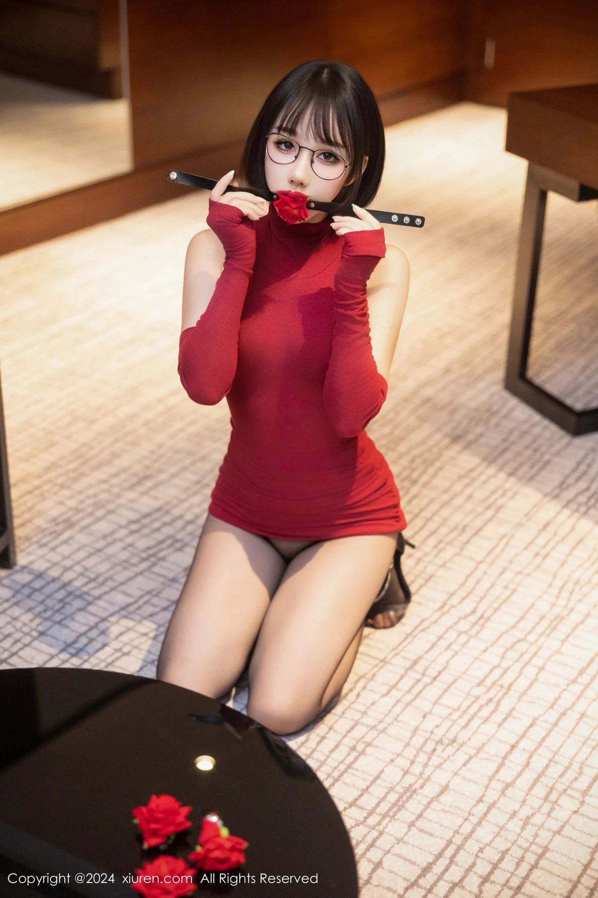 [[XiuRen秀人网]秀人网]No.9096_模特波巧酱性感红色连衣短裙配开档黑丝秀曼妙身姿惹火诱惑写真85P