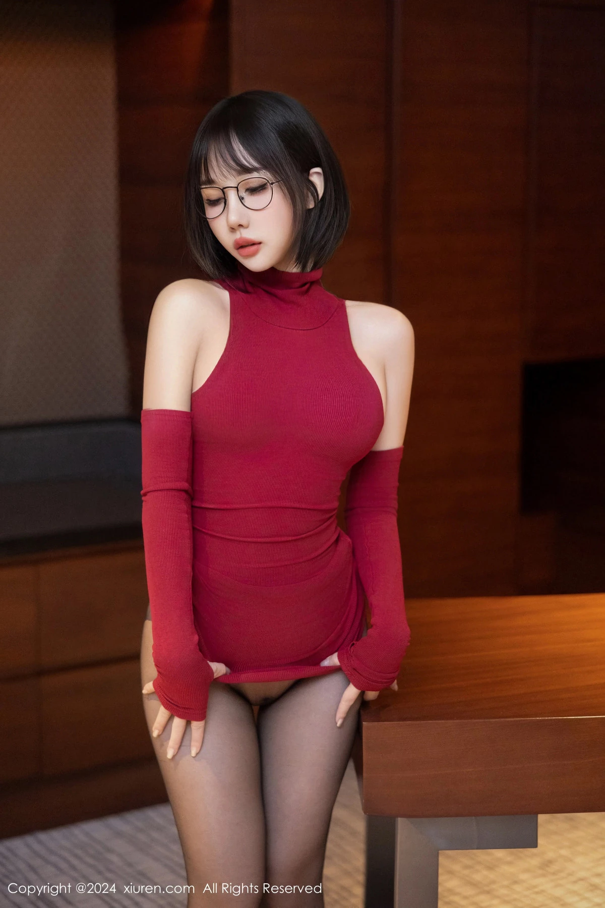 [[XiuRen秀人网]秀人网]No.9096_模特波巧酱性感红色连衣短裙配开档黑丝秀曼妙身姿惹火诱惑写真85P