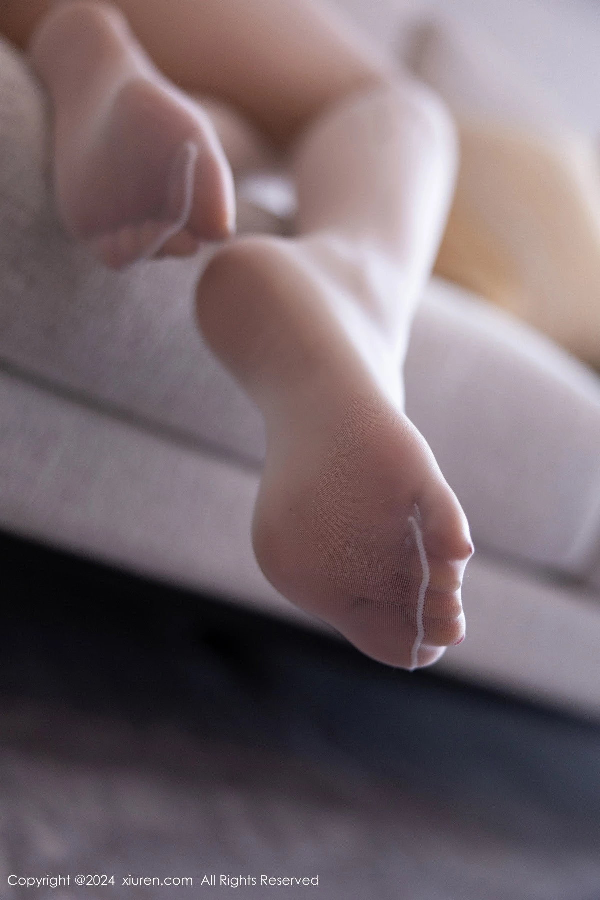 [[XiuRen秀人网]秀人网]No.9101_女神徐莉芝Booty白色连衣裙露白色蕾丝内衣配白丝吊袜诱惑写真90P