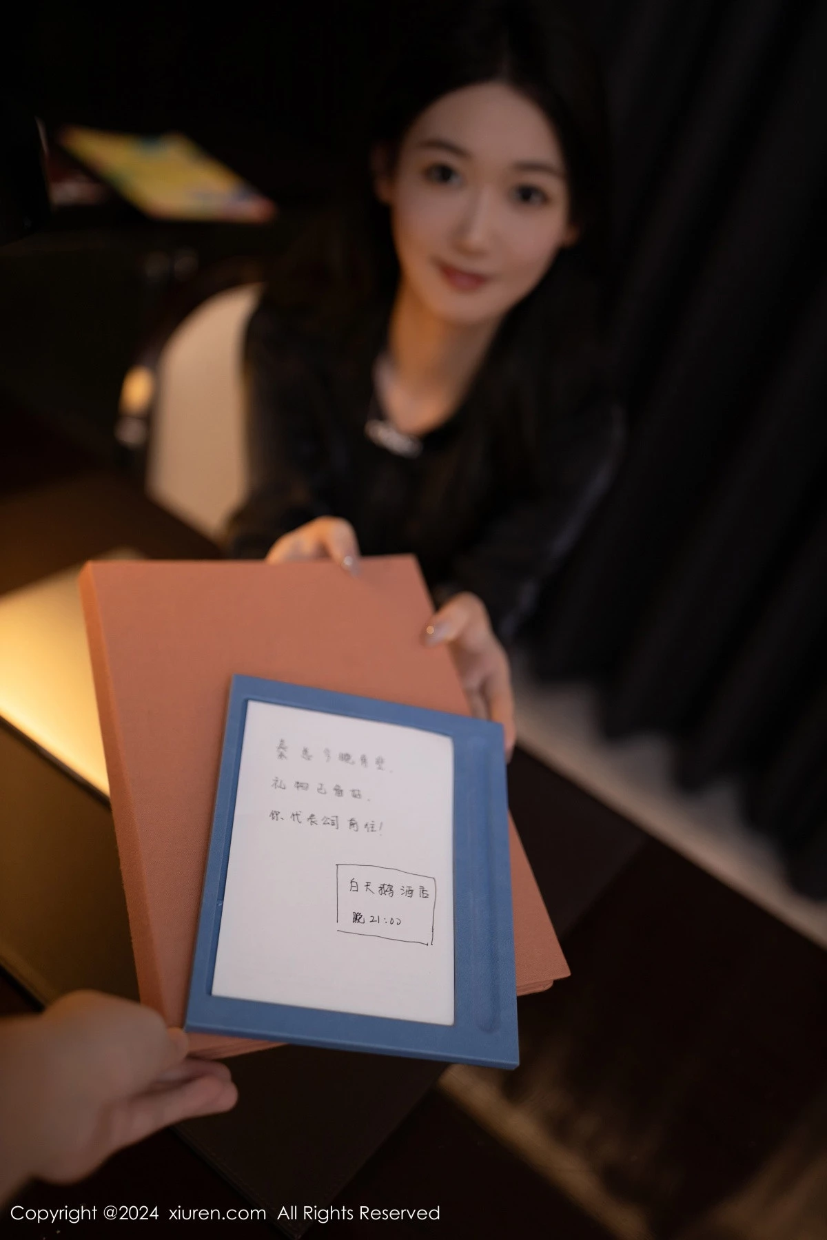 [[XiuRen秀人网]秀人网]No.9102_模特唐安琪送礼主题性感黑色OL服饰配黑丝袜秀曼妙身姿诱惑写真88P