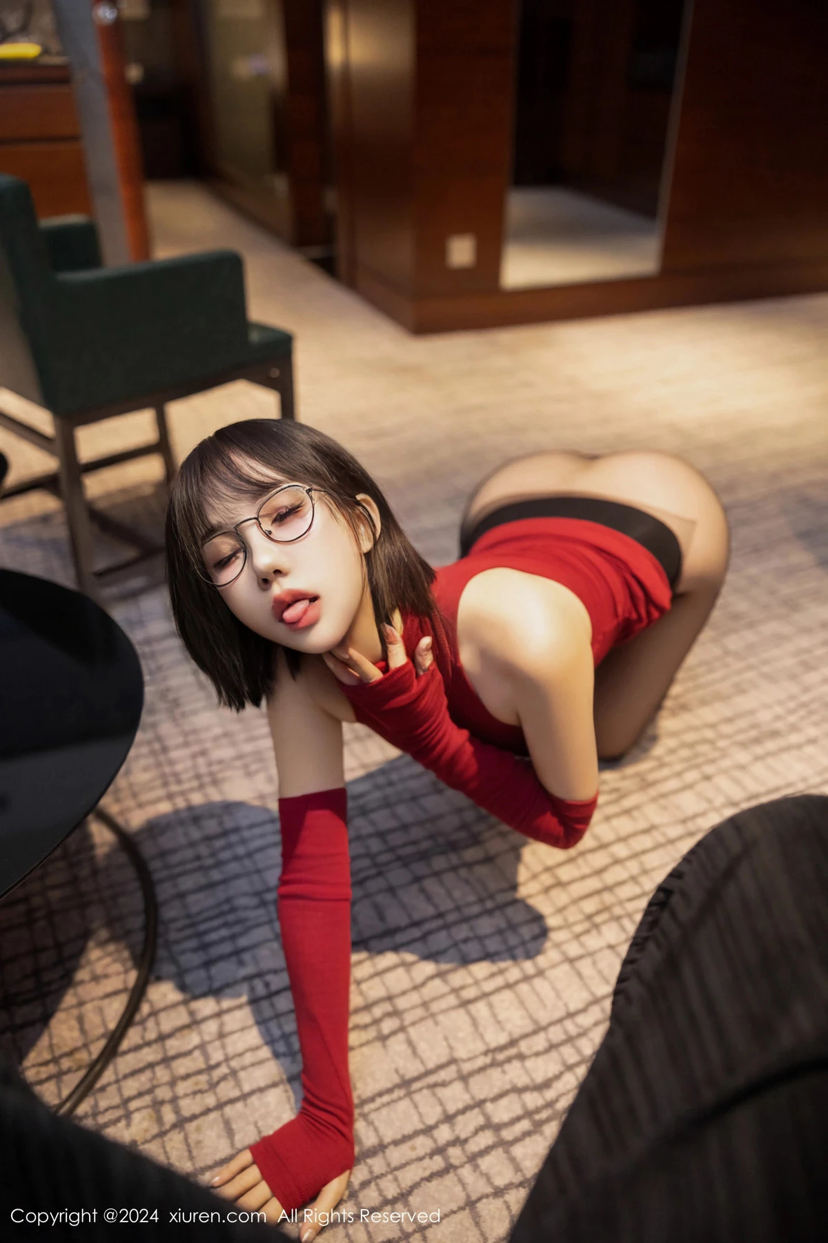 [[XiuRen秀人网]秀人网]No.9096_模特波巧酱性感红色连衣短裙配开档黑丝秀曼妙身姿惹火诱惑写真85P