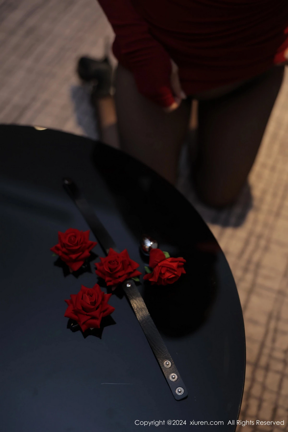 [[XiuRen秀人网]秀人网]No.9096_模特波巧酱性感红色连衣短裙配开档黑丝秀曼妙身姿惹火诱惑写真85P