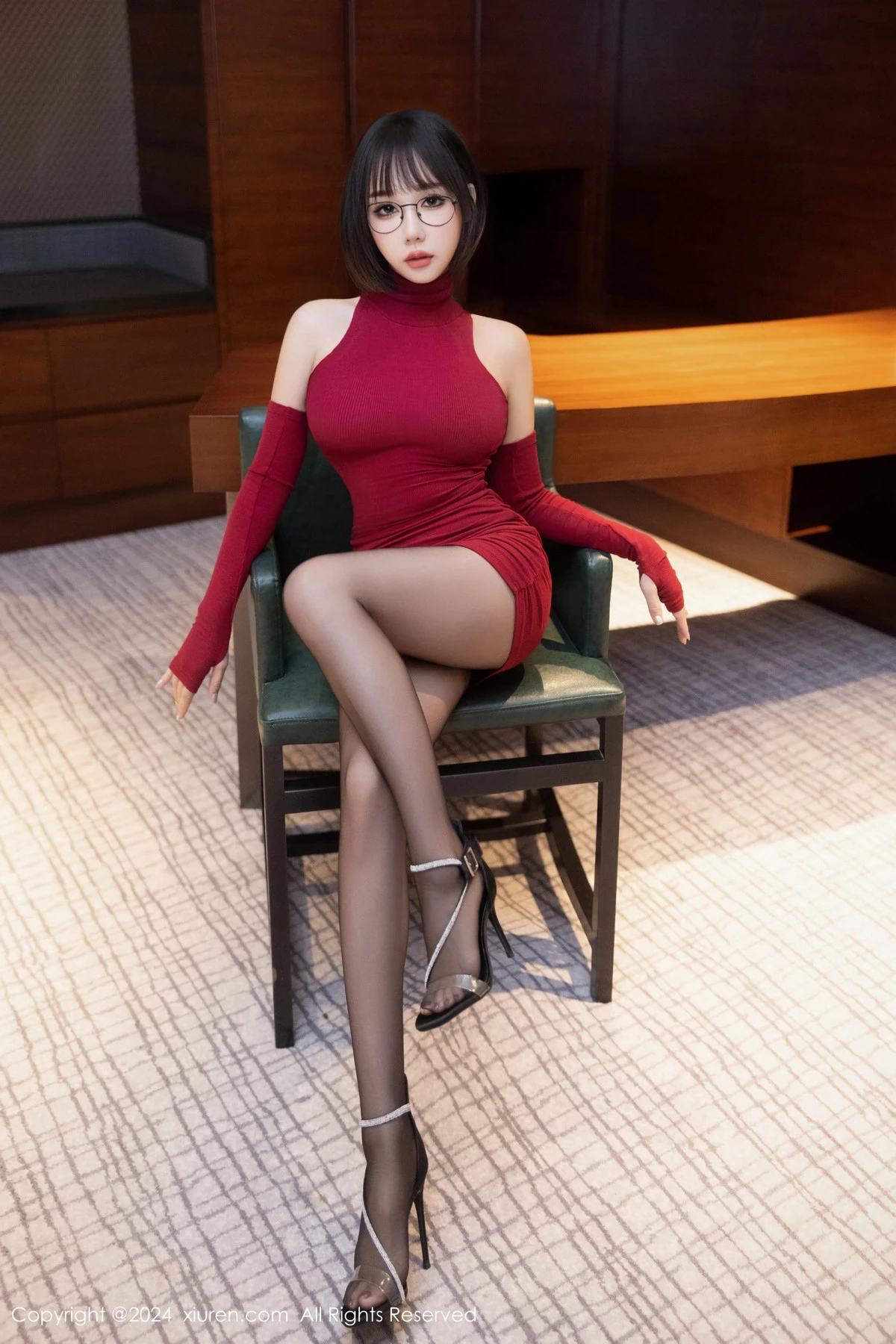 [[XiuRen秀人网]秀人网]No.9096_模特波巧酱性感红色连衣短裙配开档黑丝秀曼妙身姿惹火诱惑写真85P