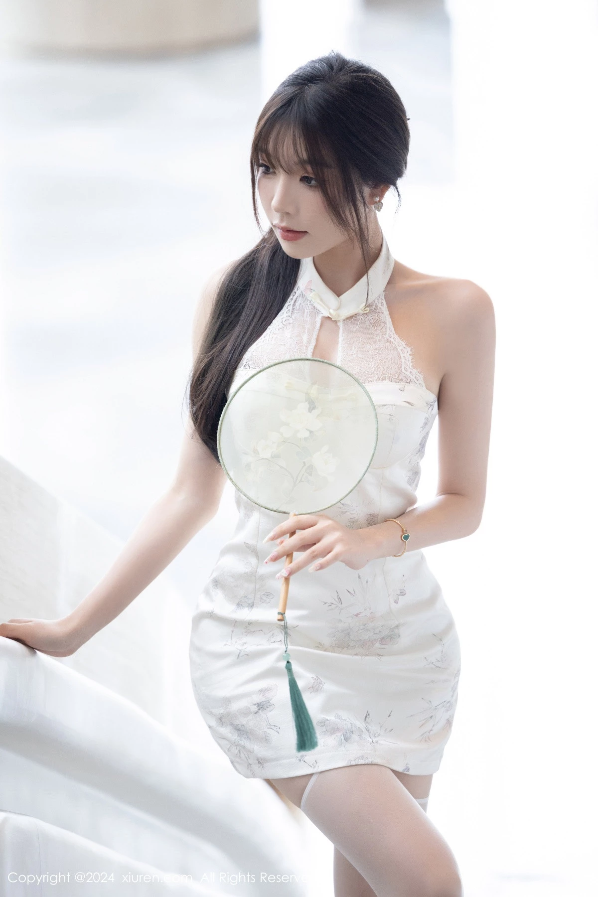 [[XiuRen秀人网]秀人网]No.9101_女神徐莉芝Booty白色连衣裙露白色蕾丝内衣配白丝吊袜诱惑写真90P