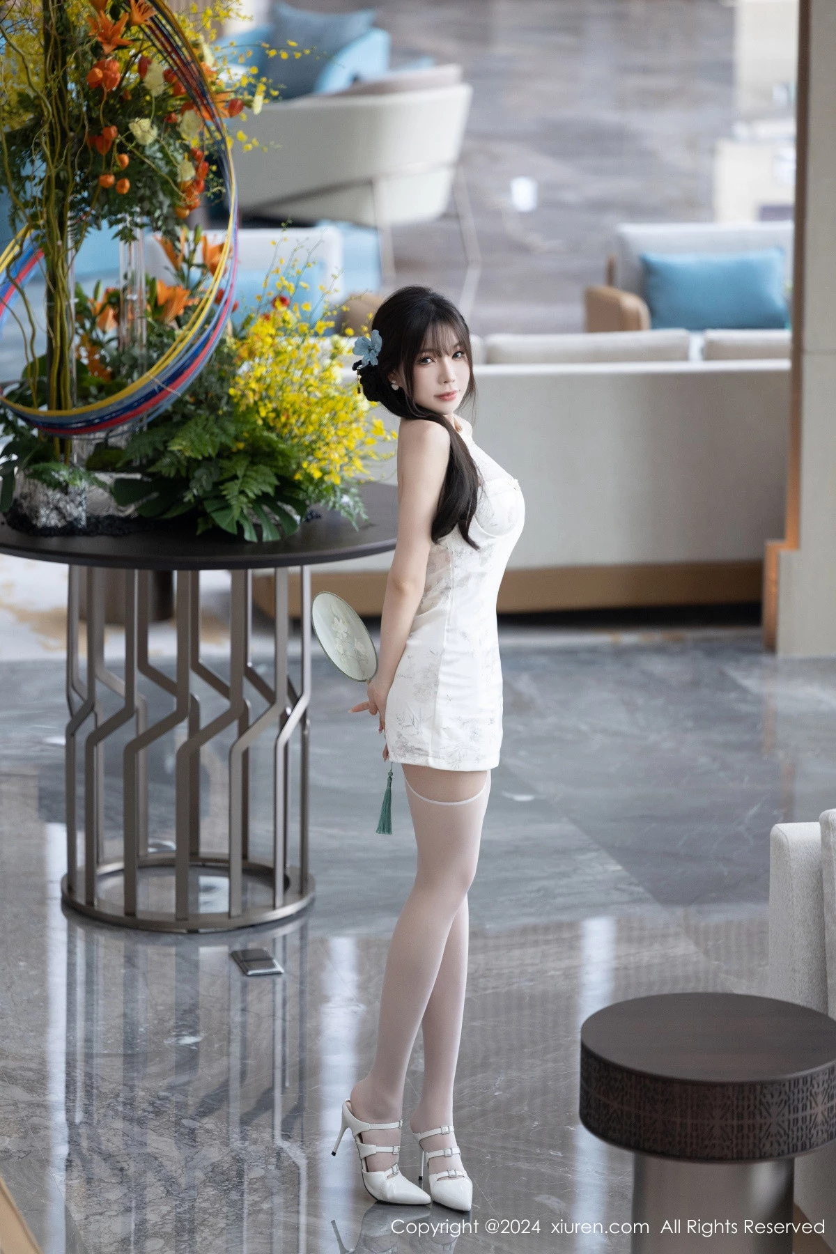 [[XiuRen秀人网]秀人网]No.9101_女神徐莉芝Booty白色连衣裙露白色蕾丝内衣配白丝吊袜诱惑写真90P