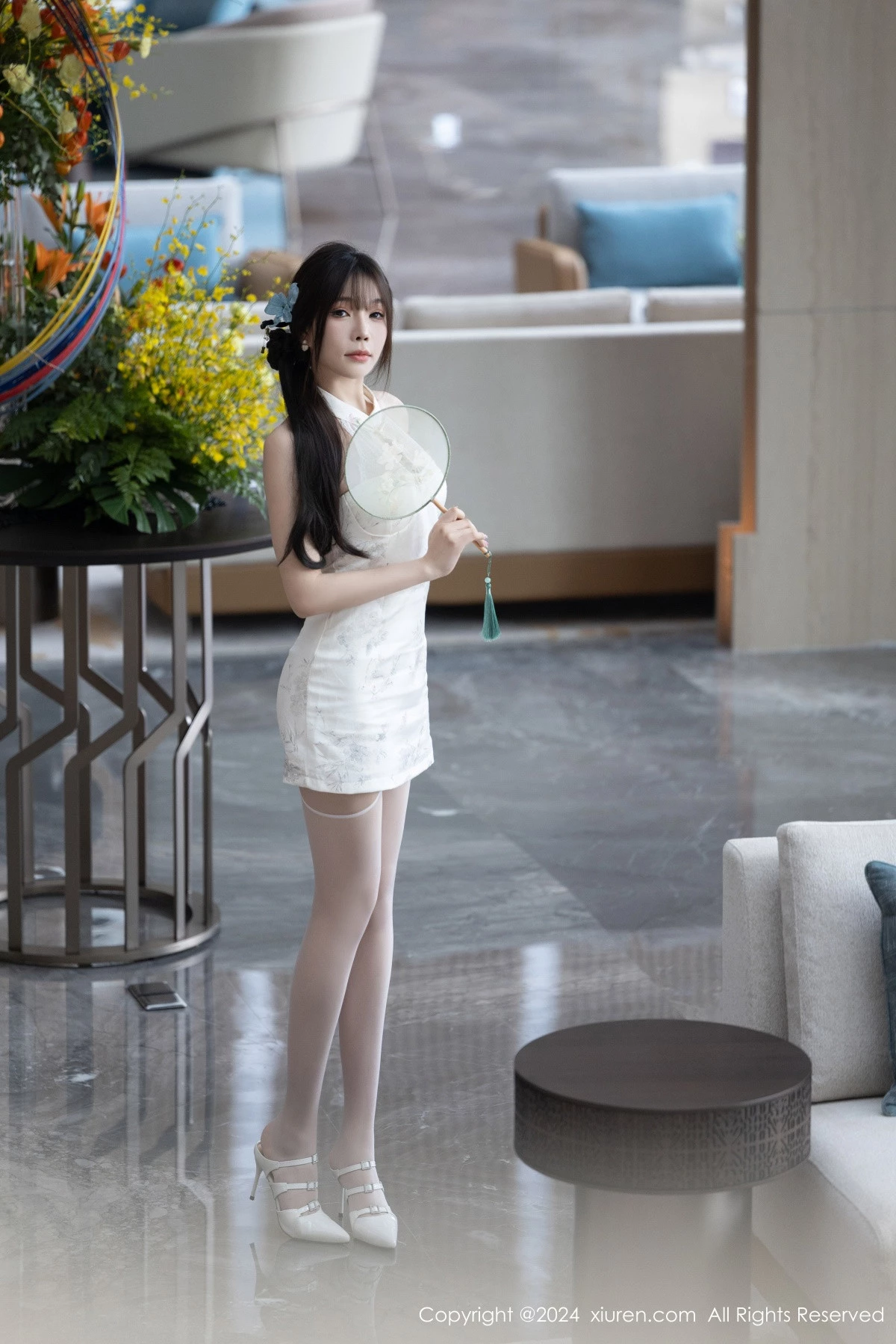 [[XiuRen秀人网]秀人网]No.9101_女神徐莉芝Booty白色连衣裙露白色蕾丝内衣配白丝吊袜诱惑写真90P