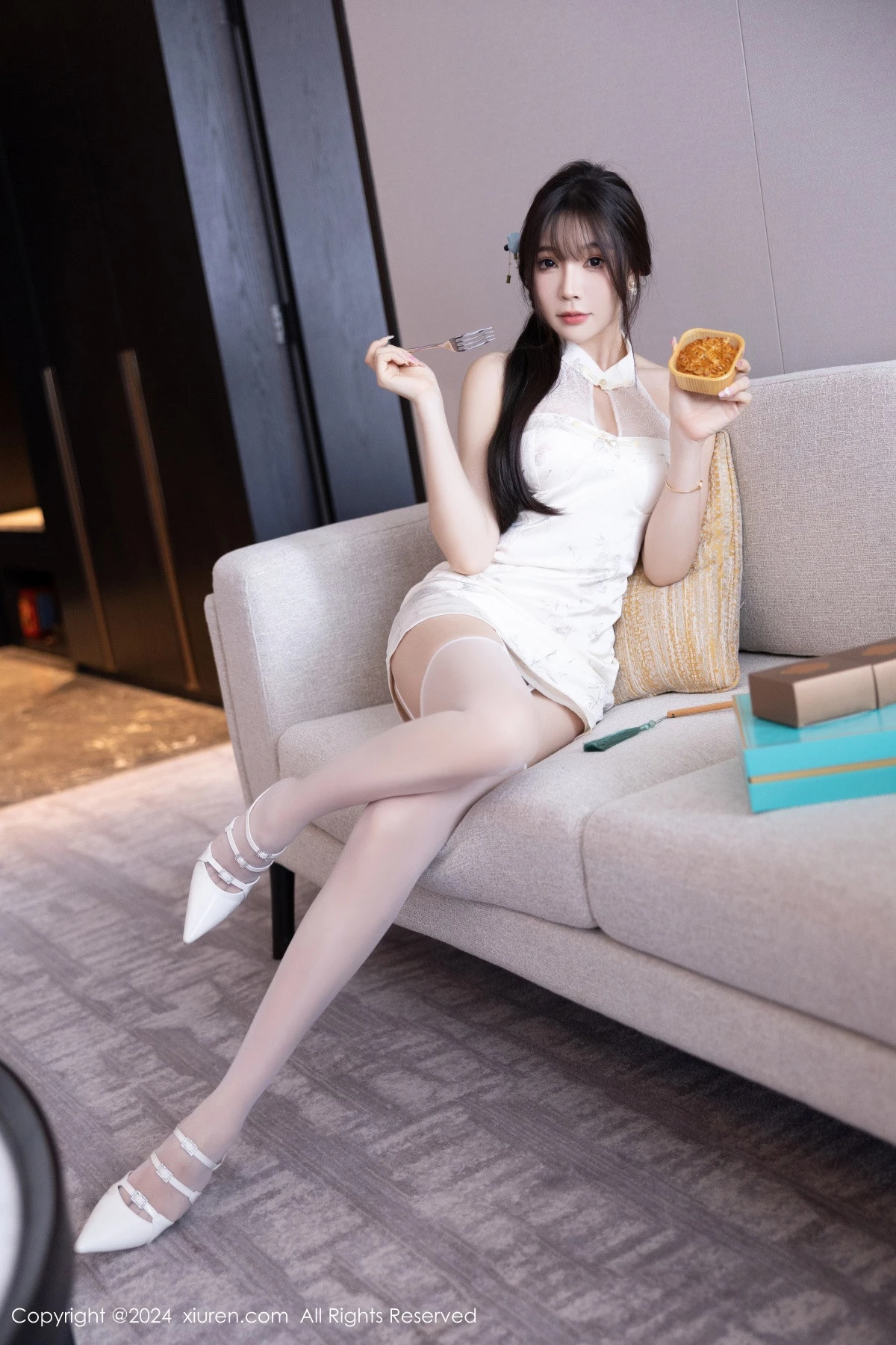 [[XiuRen秀人网]秀人网]No.9101_女神徐莉芝Booty白色连衣裙露白色蕾丝内衣配白丝吊袜诱惑写真90P