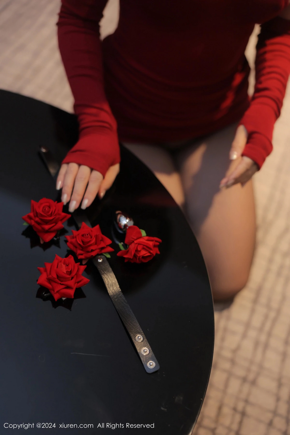 [[XiuRen秀人网]秀人网]No.9096_模特波巧酱性感红色连衣短裙配开档黑丝秀曼妙身姿惹火诱惑写真85P