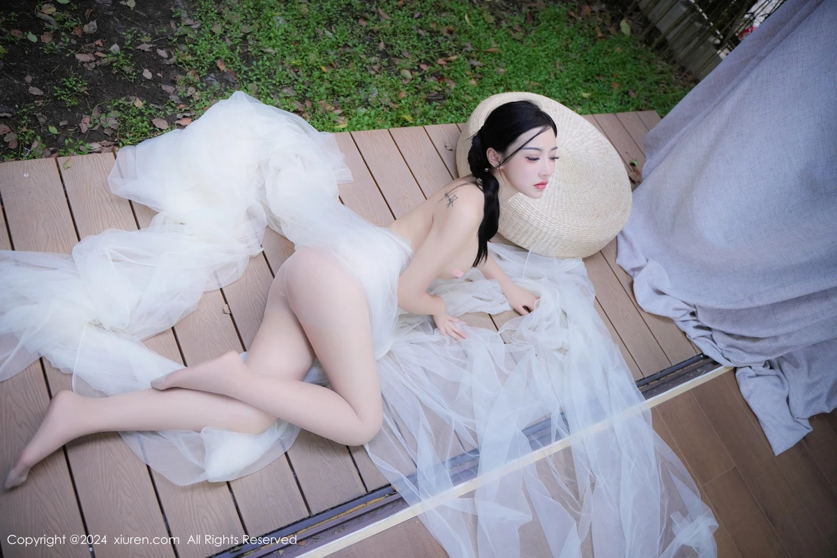 [[XiuRen秀人网]秀人网]No.9105_模特妙可可Cheese户外场景性感半透白纱秀惹火身材撩人诱惑写真84P