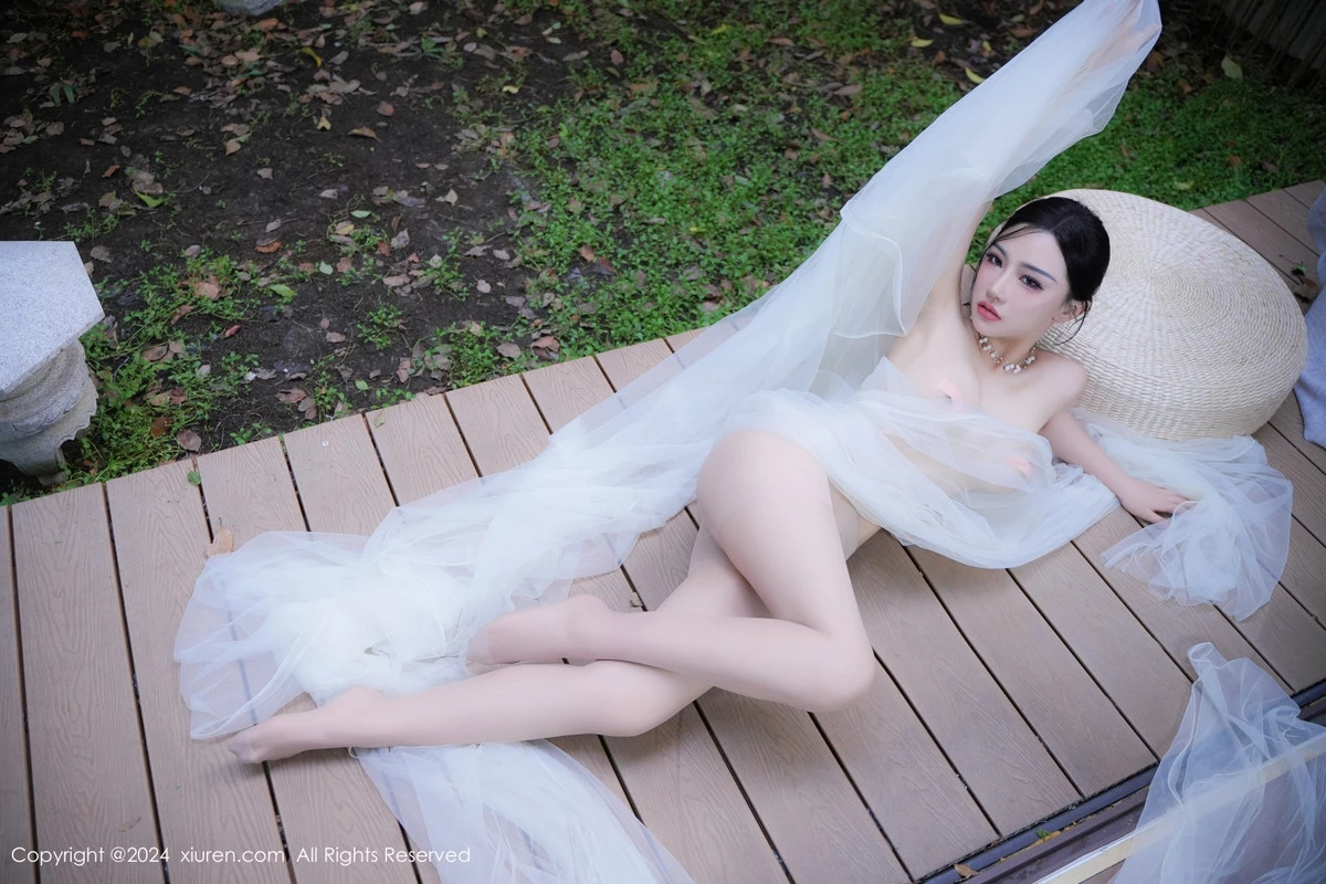 [[XiuRen秀人网]秀人网]No.9105_模特妙可可Cheese户外场景性感半透白纱秀惹火身材撩人诱惑写真84P