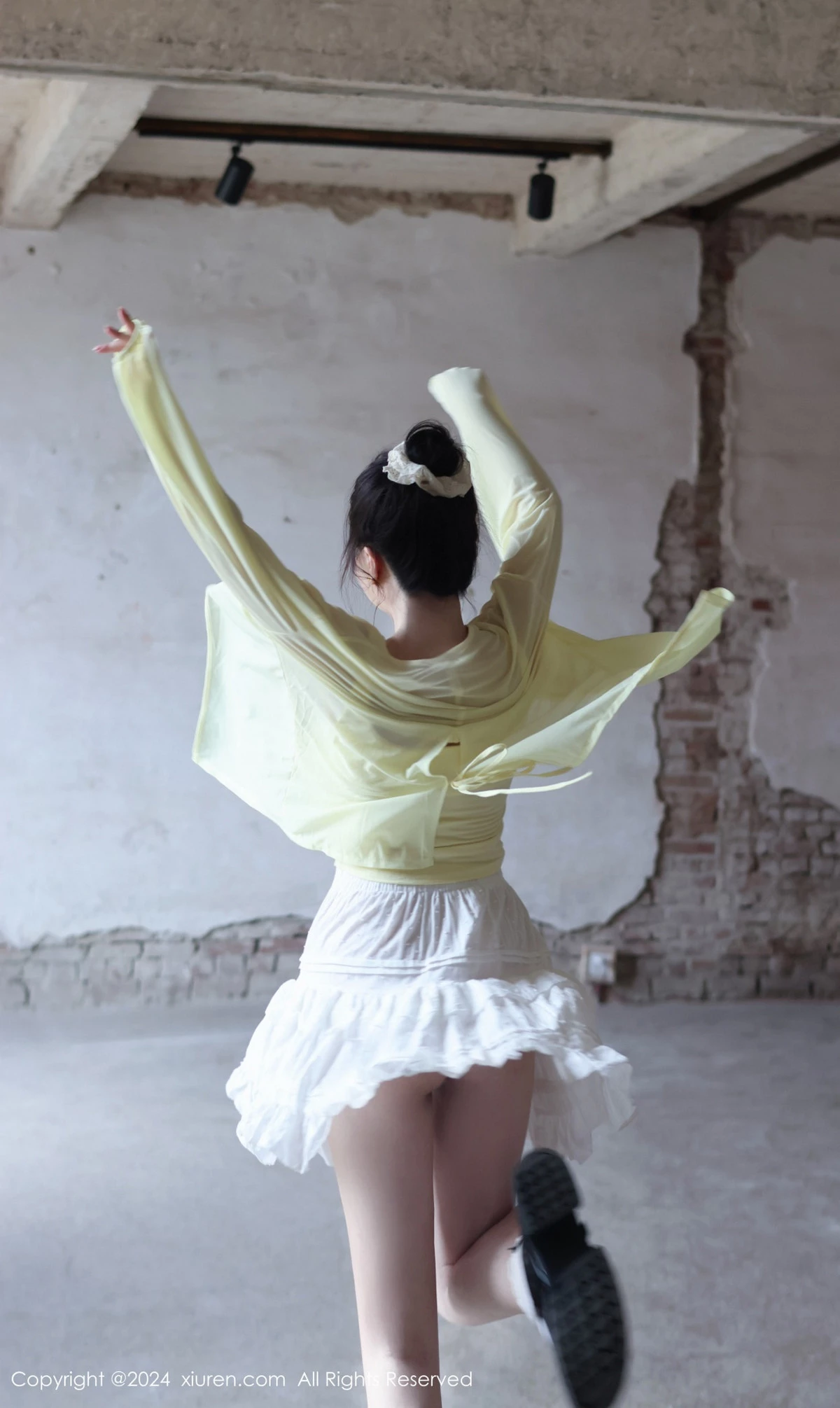 [[XiuRen秀人网]秀人网]No.9024_模特小薯条nienie性感黄色上衣配白色短裙秀曼妙身姿迷人写真89P