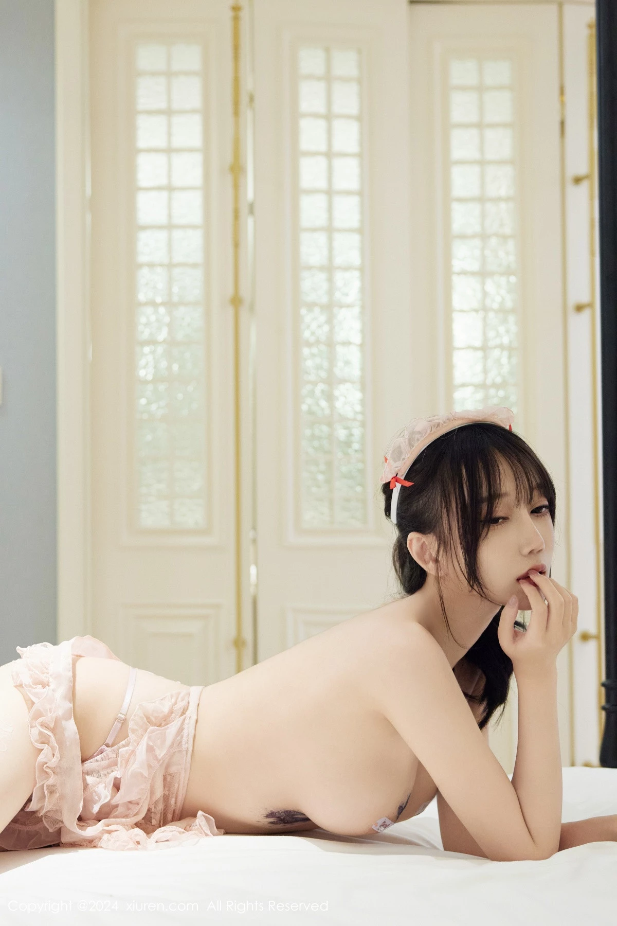 [[XiuRen秀人网]秀人网]No.9027_模特玥儿玥er私房性感粉色女仆装扮配白丝袜秀完美身材诱惑写真70P