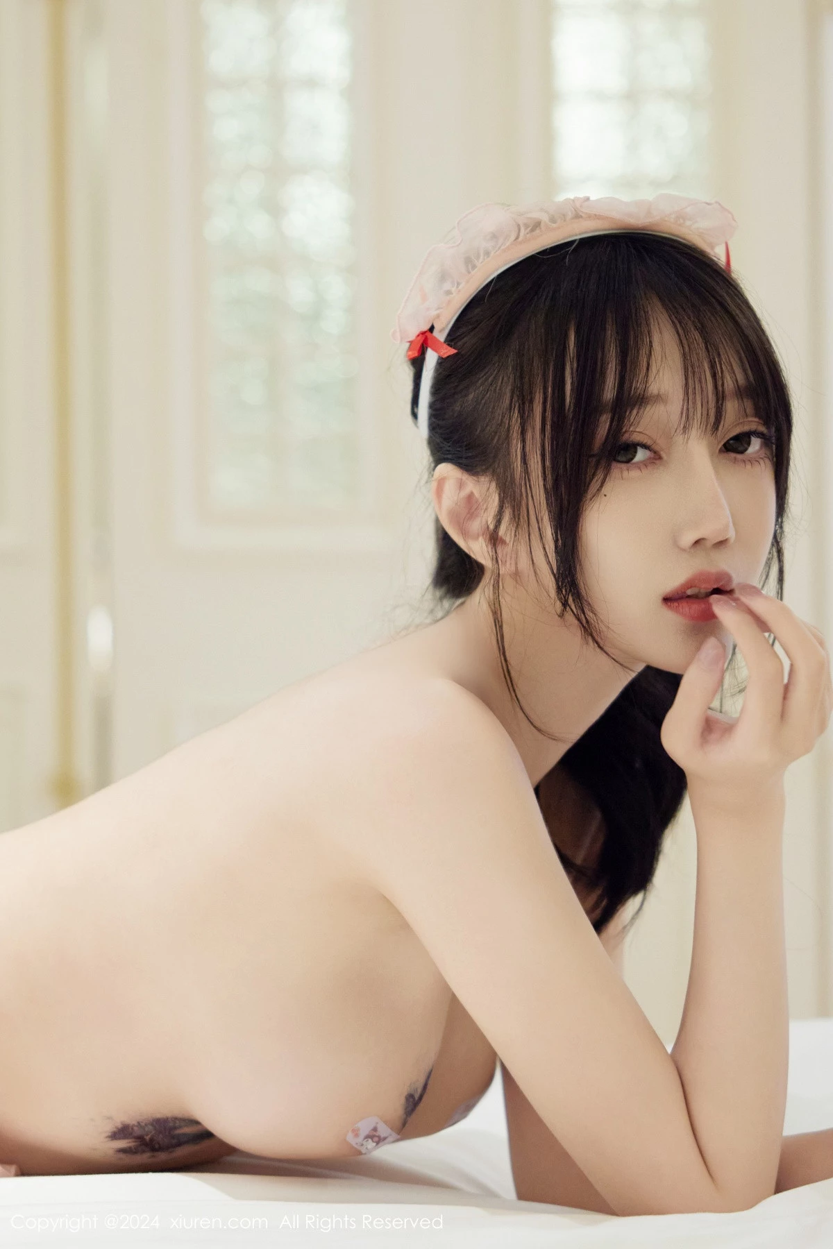 [[XiuRen秀人网]秀人网]No.9027_模特玥儿玥er私房性感粉色女仆装扮配白丝袜秀完美身材诱惑写真70P