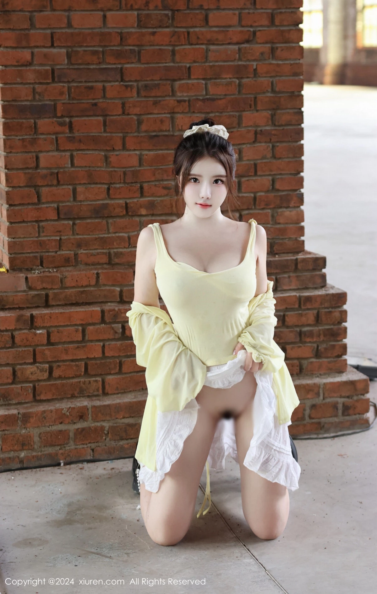 [[XiuRen秀人网]秀人网]No.9024_模特小薯条nienie性感黄色上衣配白色短裙秀曼妙身姿迷人写真89P