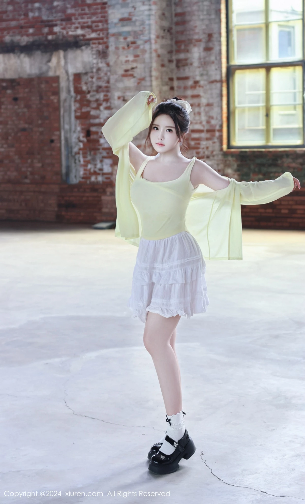 [[XiuRen秀人网]秀人网]No.9024_模特小薯条nienie性感黄色上衣配白色短裙秀曼妙身姿迷人写真89P