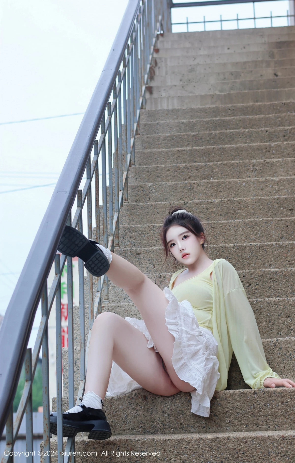 [[XiuRen秀人网]秀人网]No.9024_模特小薯条nienie性感黄色上衣配白色短裙秀曼妙身姿迷人写真89P