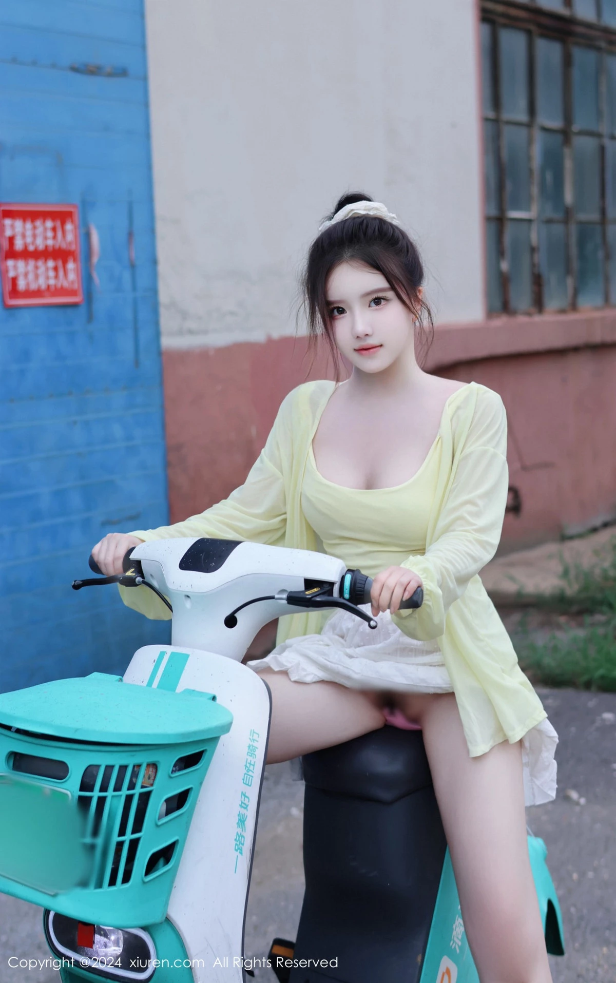 [[XiuRen秀人网]秀人网]No.9024_模特小薯条nienie性感黄色上衣配白色短裙秀曼妙身姿迷人写真89P