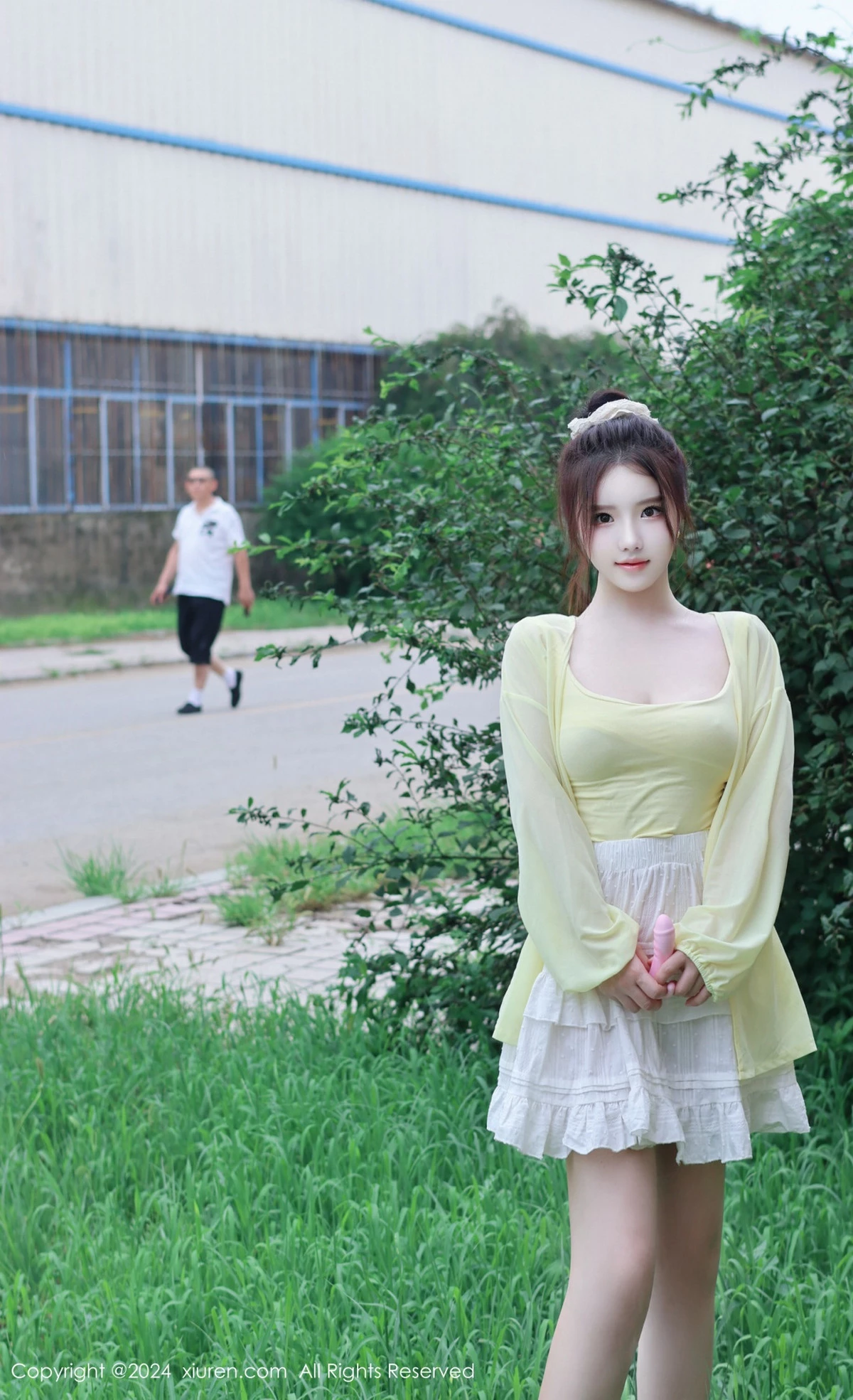[[XiuRen秀人网]秀人网]No.9024_模特小薯条nienie性感黄色上衣配白色短裙秀曼妙身姿迷人写真89P