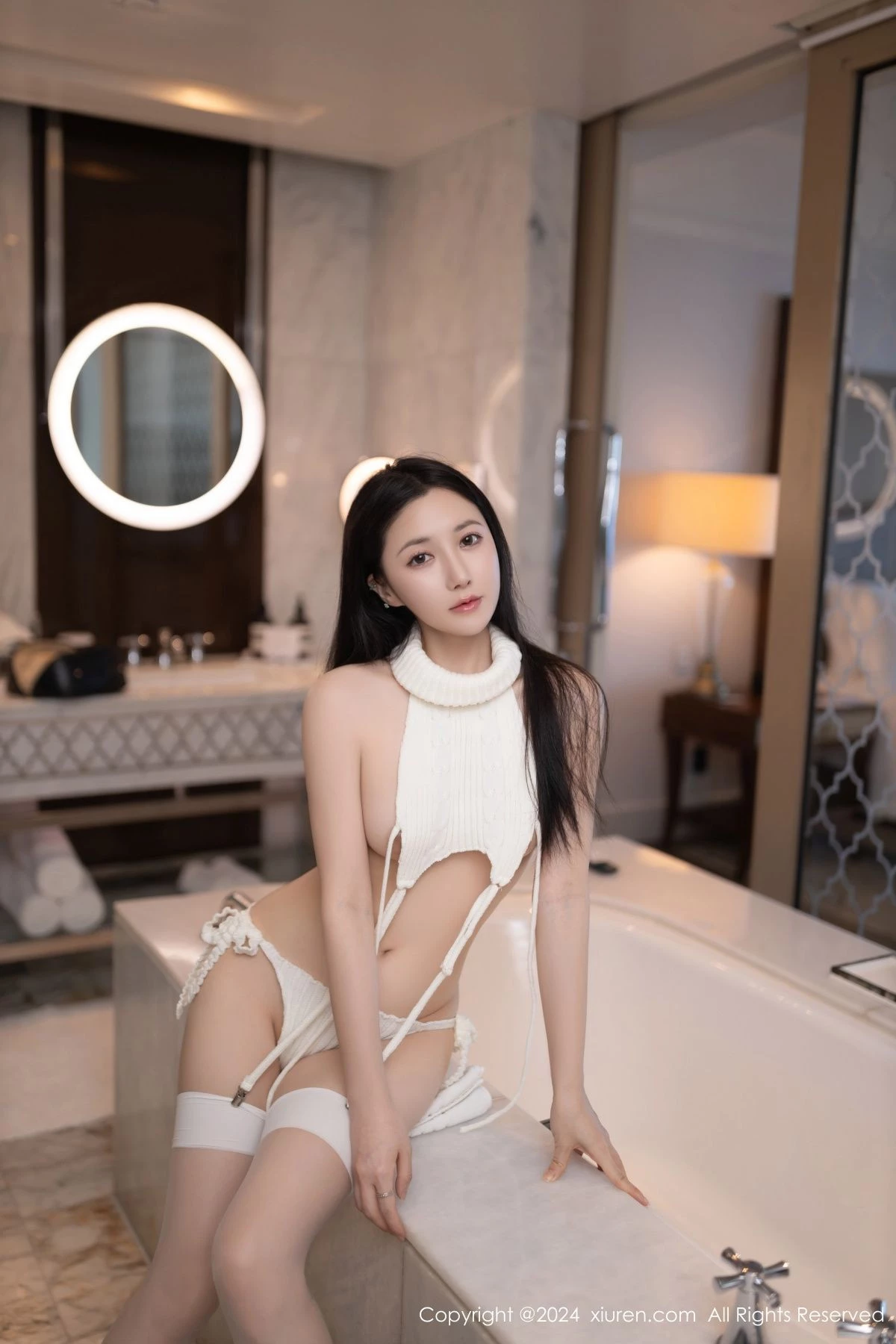 [[XiuRen秀人网]秀人网]No.9030_模特鱼子酱Fish性感白色情趣服饰配白丝吊袜秀婀娜身姿诱惑写真80P