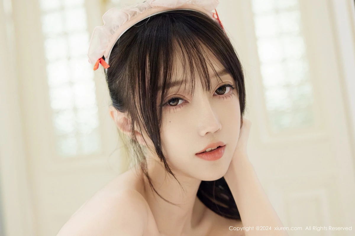 [[XiuRen秀人网]秀人网]No.9027_模特玥儿玥er私房性感粉色女仆装扮配白丝袜秀完美身材诱惑写真70P