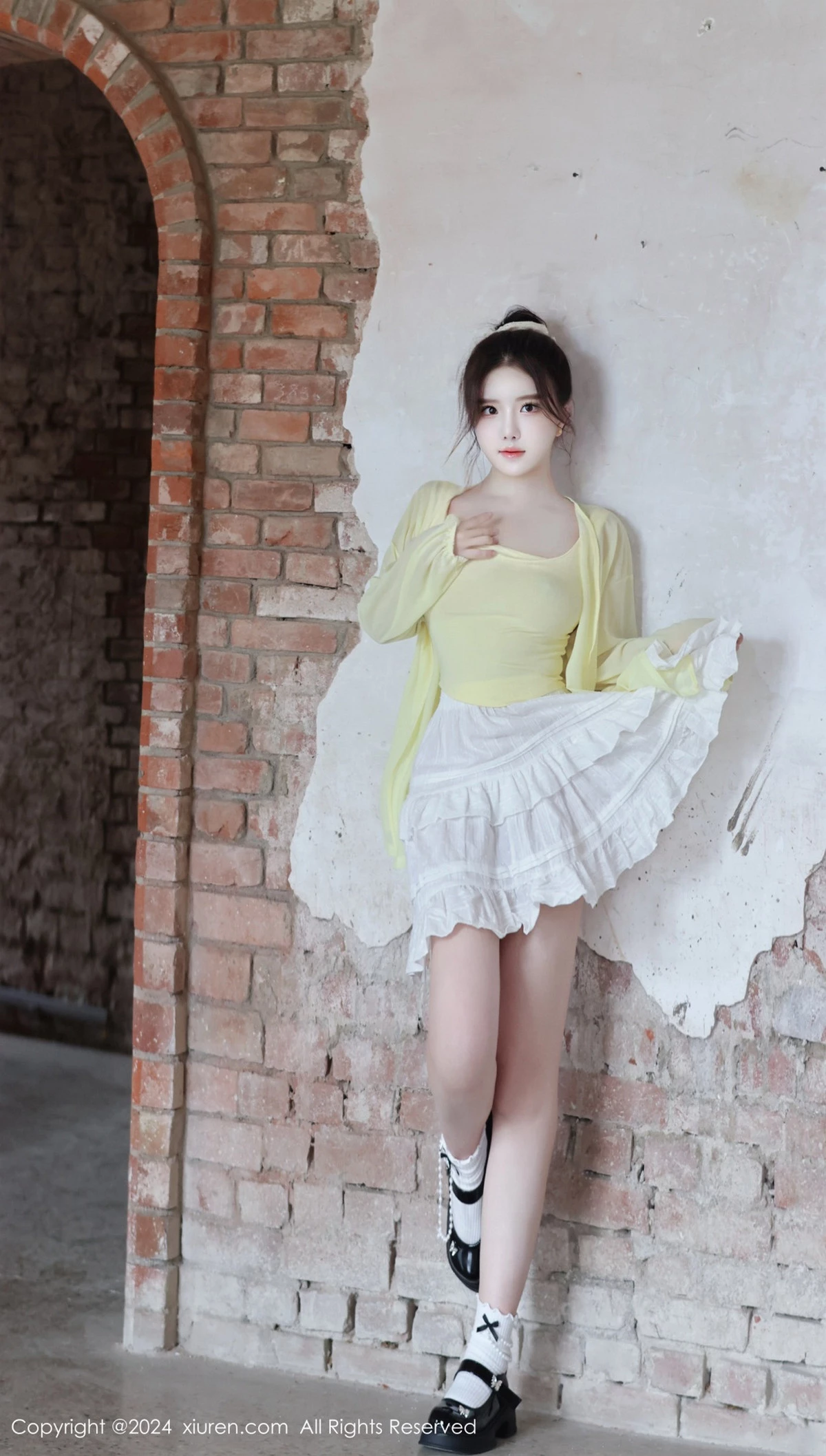 [[XiuRen秀人网]秀人网]No.9024_模特小薯条nienie性感黄色上衣配白色短裙秀曼妙身姿迷人写真89P