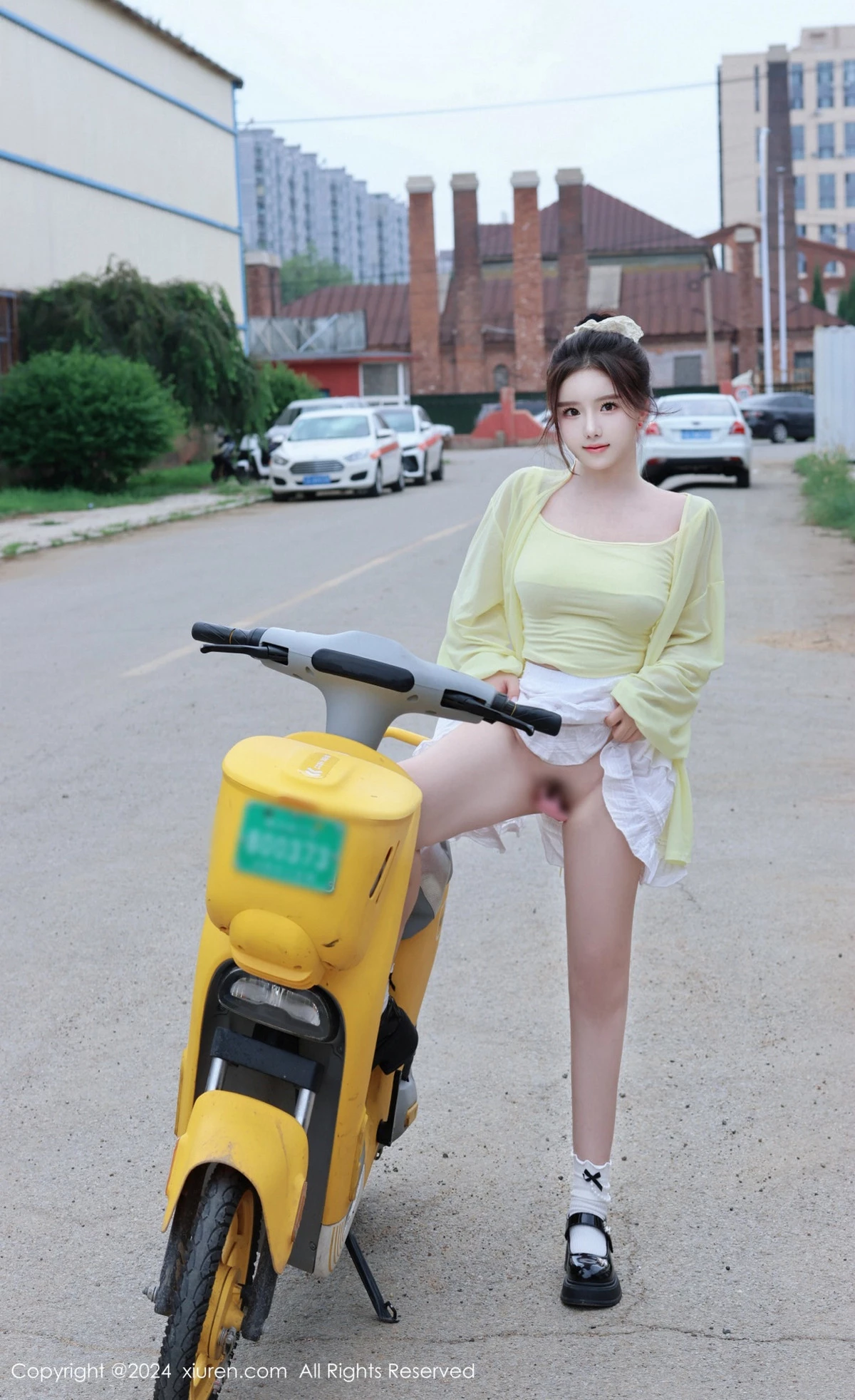 [[XiuRen秀人网]秀人网]No.9024_模特小薯条nienie性感黄色上衣配白色短裙秀曼妙身姿迷人写真89P